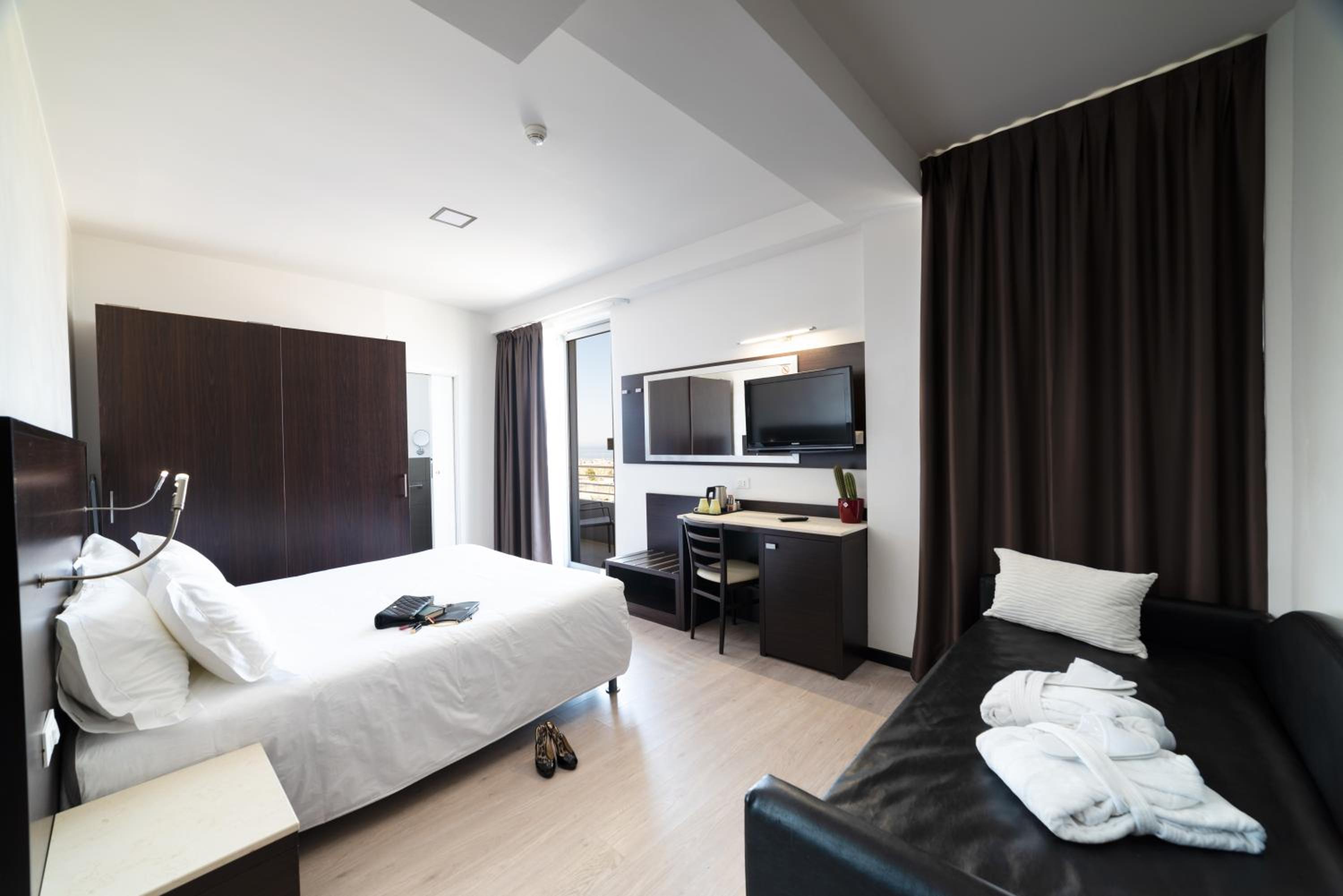 Superior Double or Twin Room with Spa Access - Photo 6
