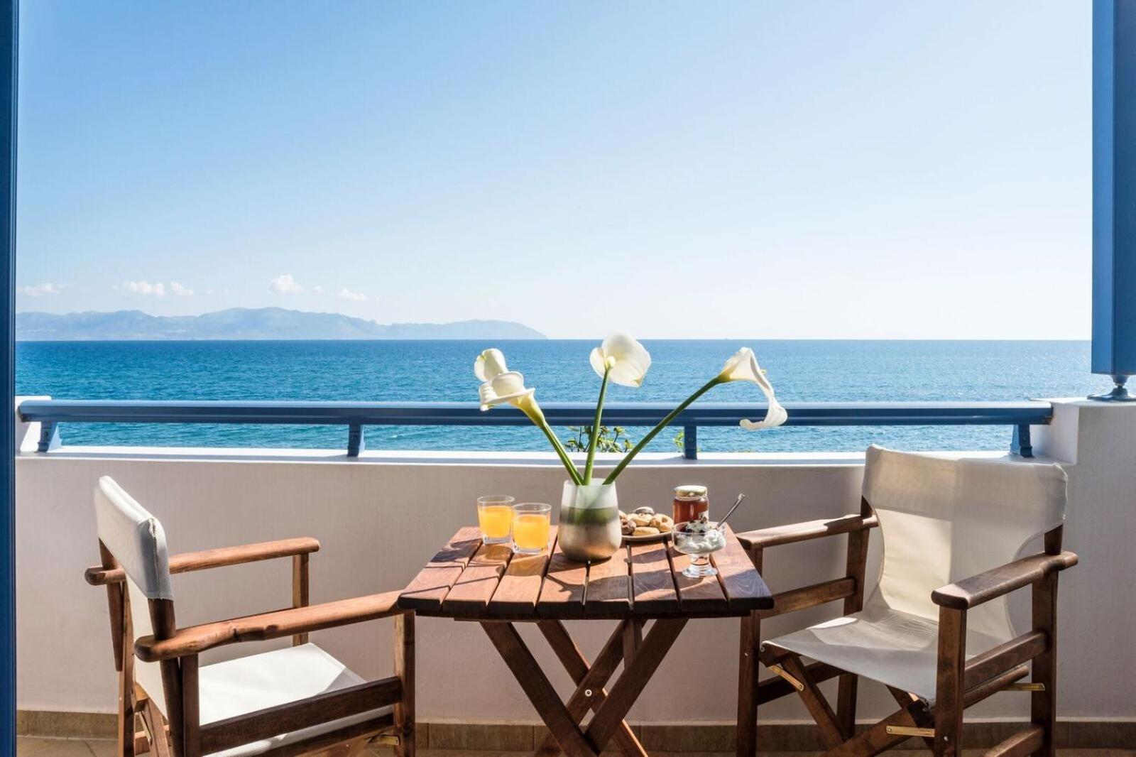 Double Room with Sea View - Photo 4