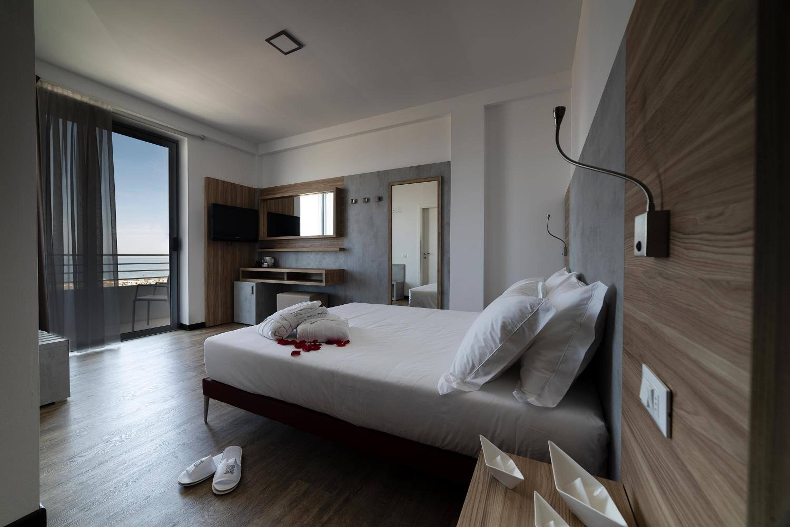 Superior Double or Twin Room with Spa Access - Photo 4