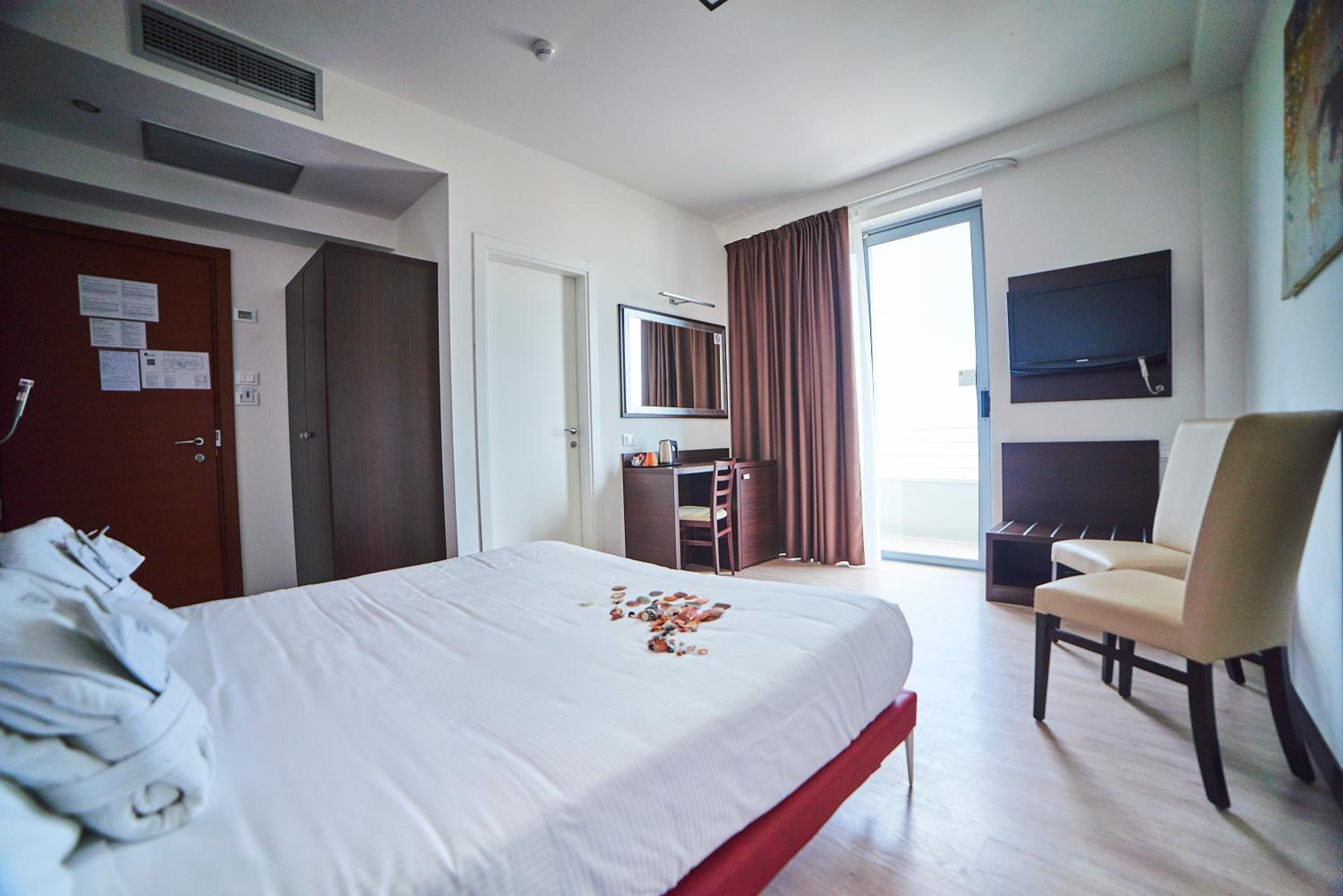 Superior Double or Twin Room with Spa Access - Photo 3