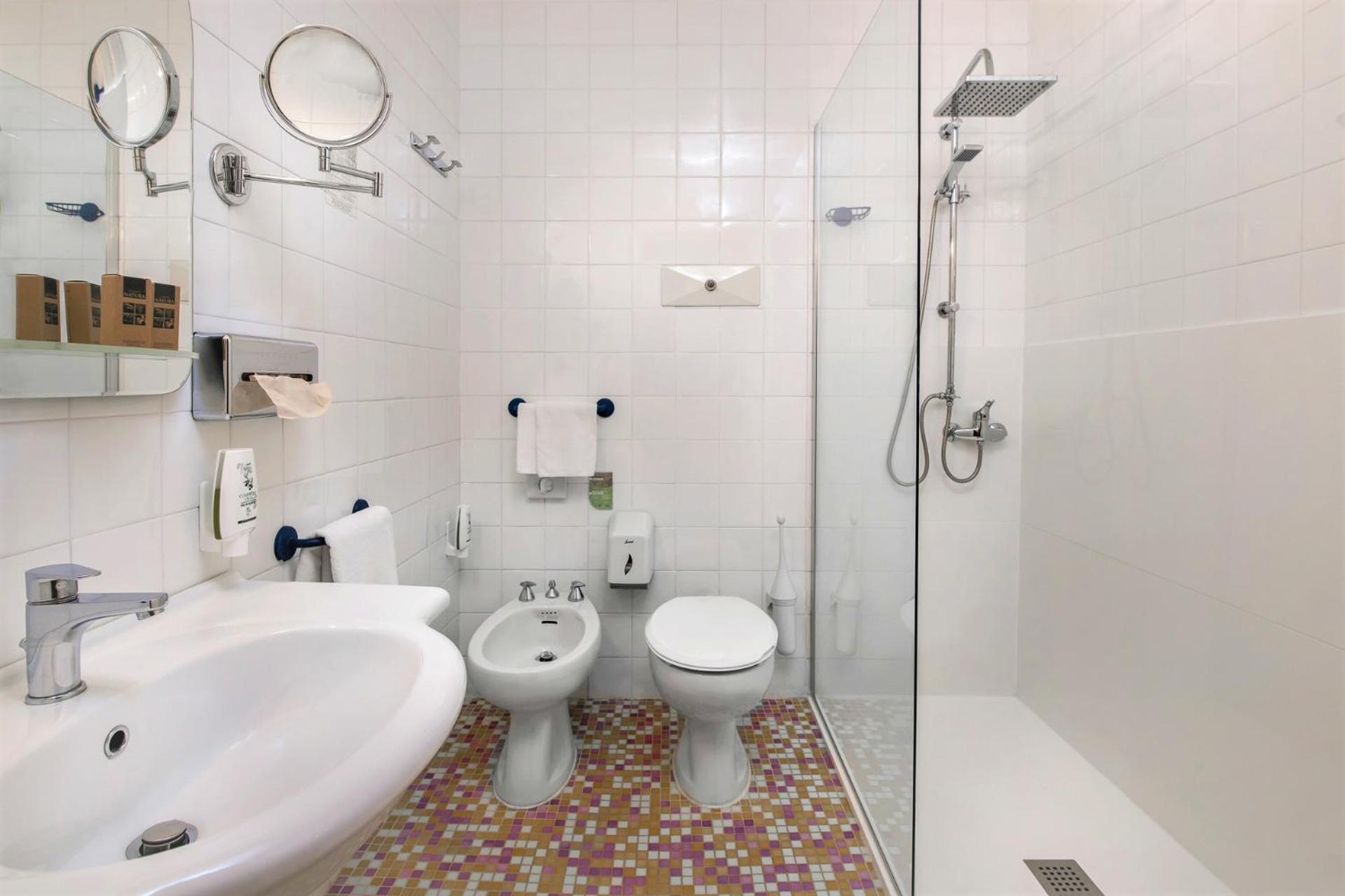 Superior Double or Twin Room - Photo 7