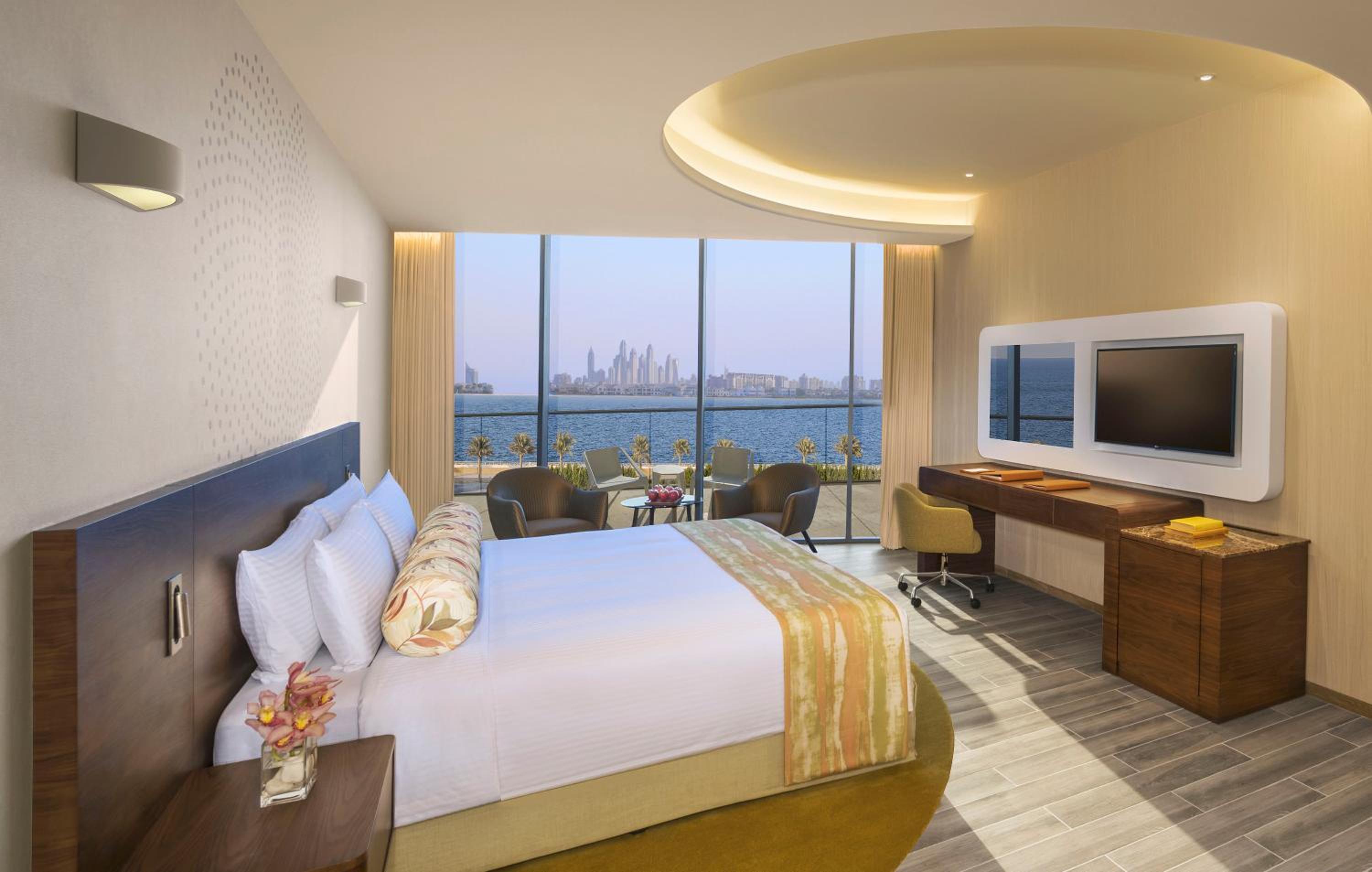 Premium One-Bedroom Suite with Balcony and Sea View - Club Lounge Access