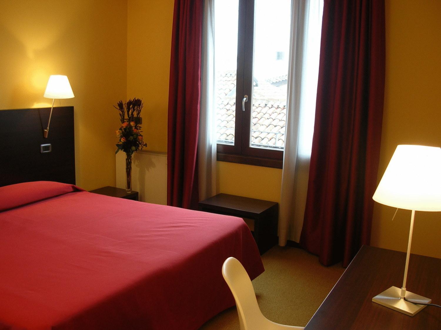 Double or Twin Room photo 2