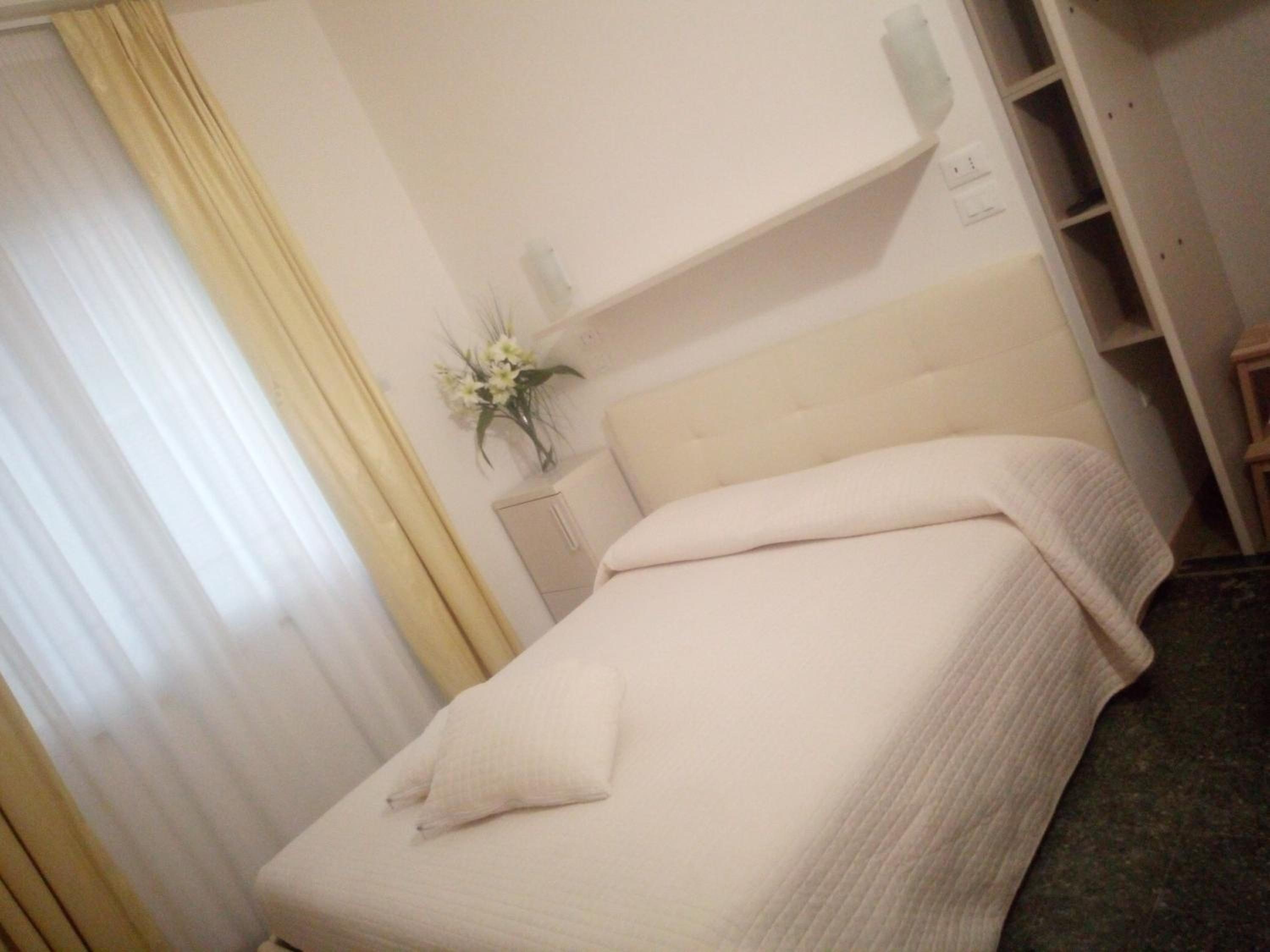 Small Double Room photo 1