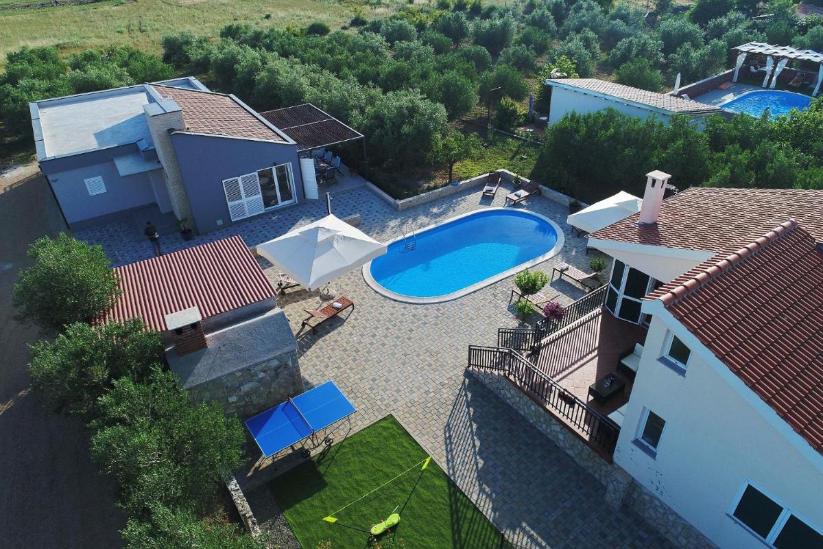 Villa photo 1