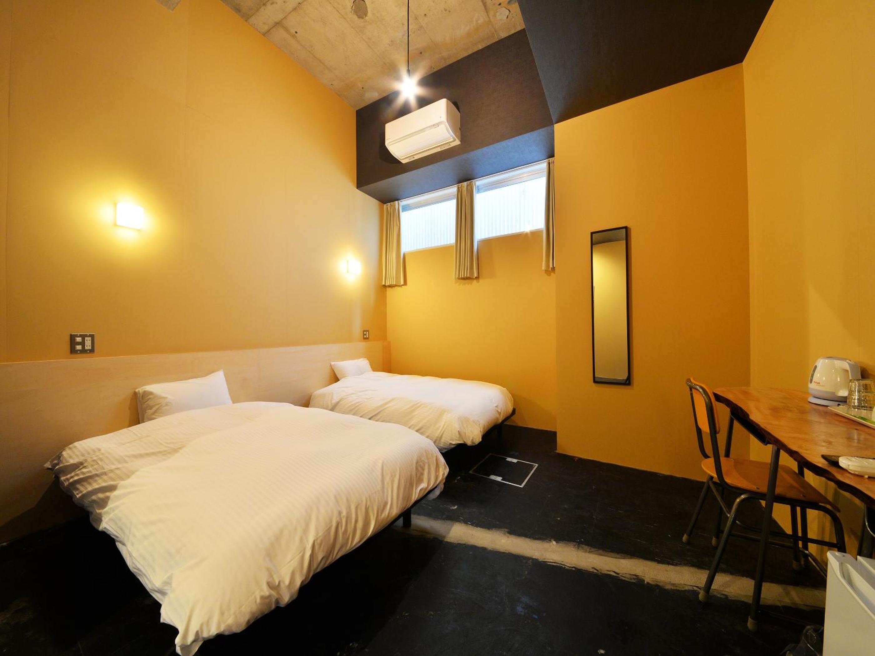 Economy Twin Room - Non-Smoking - Photo 1
