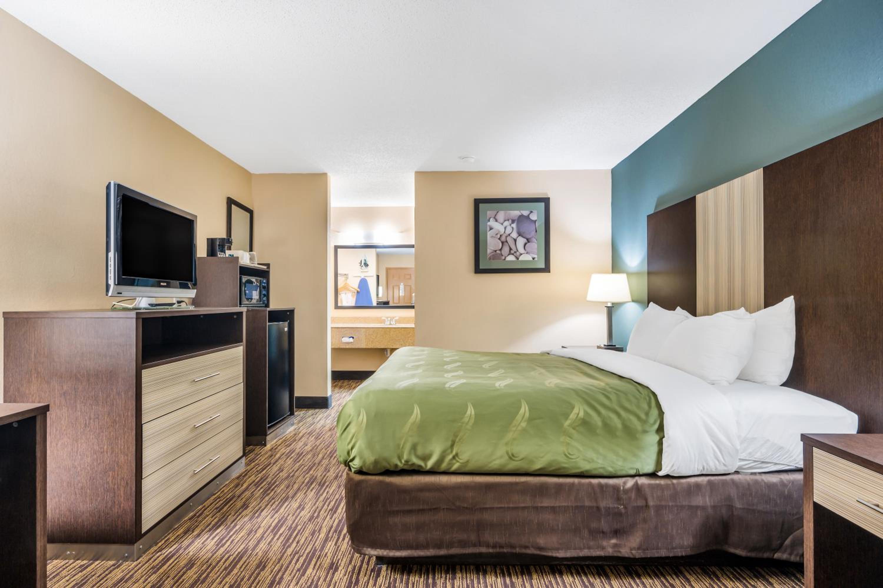 King Room - Non-Smoking - Photo 2