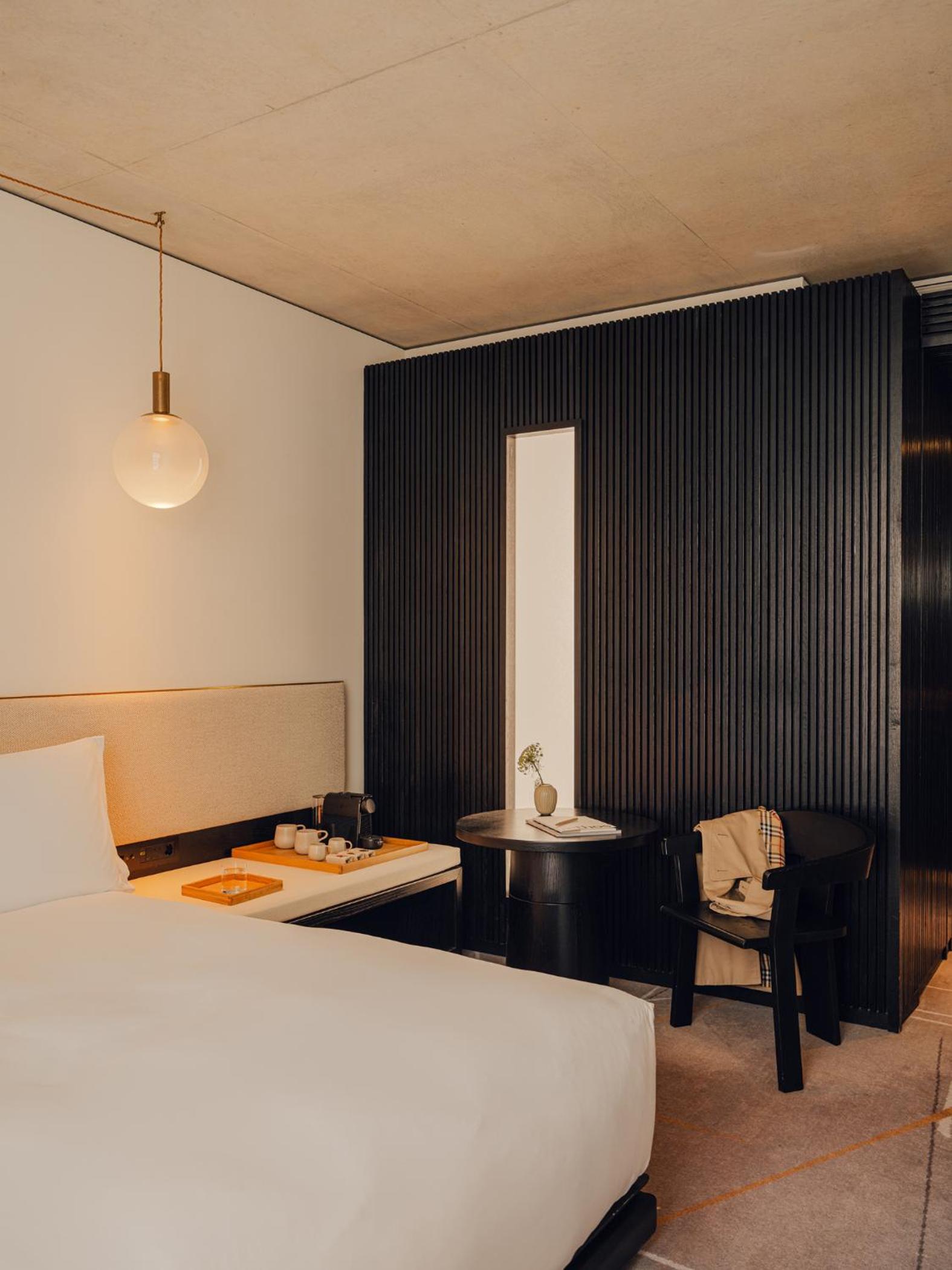 Deluxe accessible room