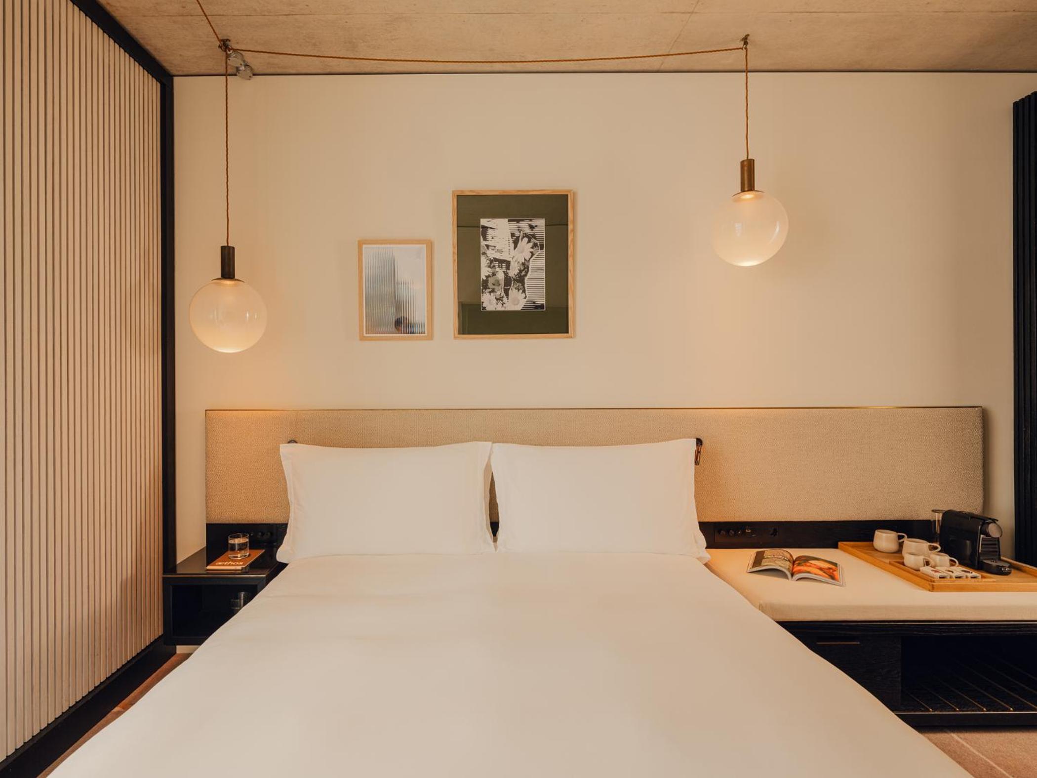 Deluxe accessible room