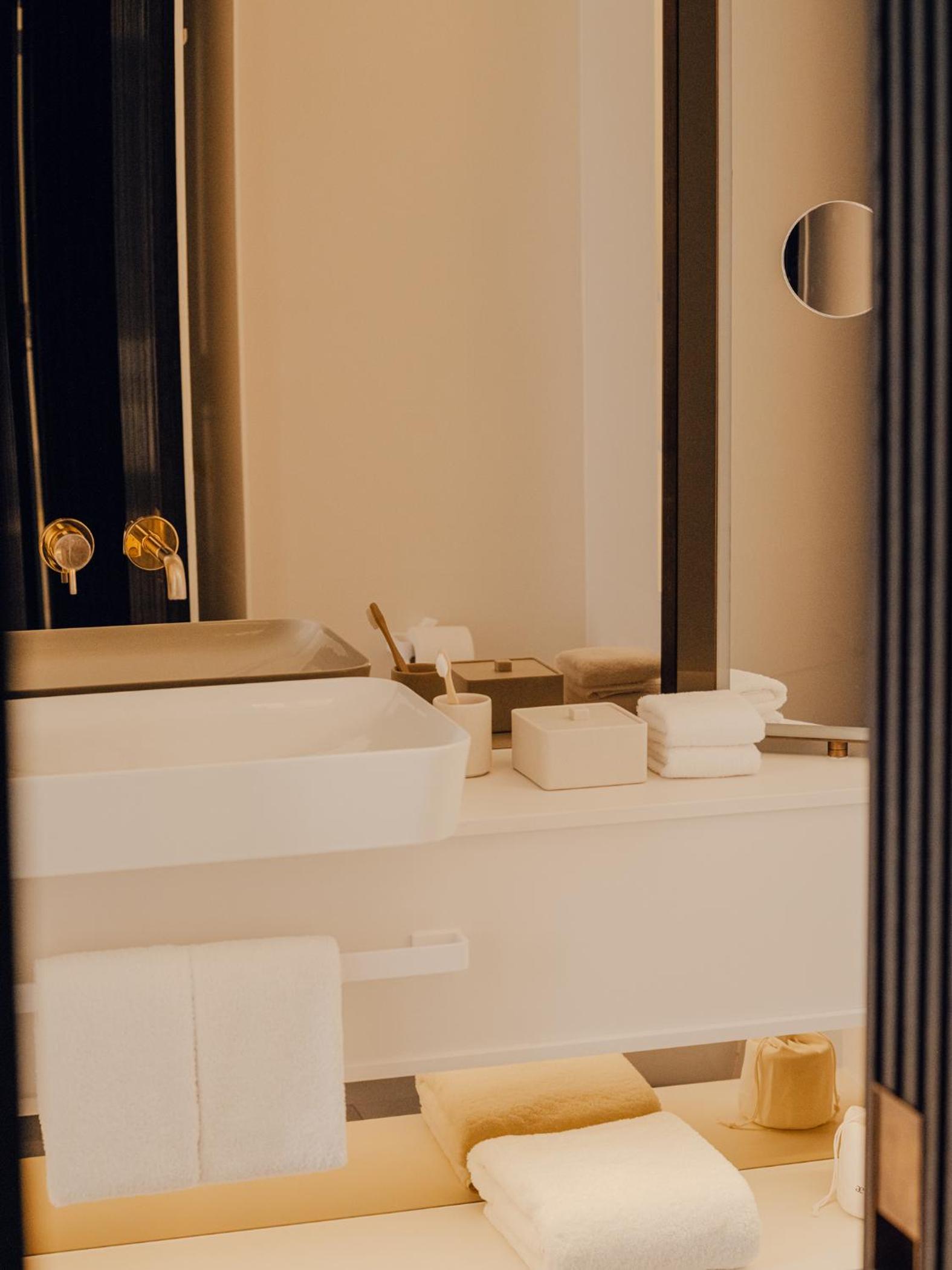 Deluxe accessible room