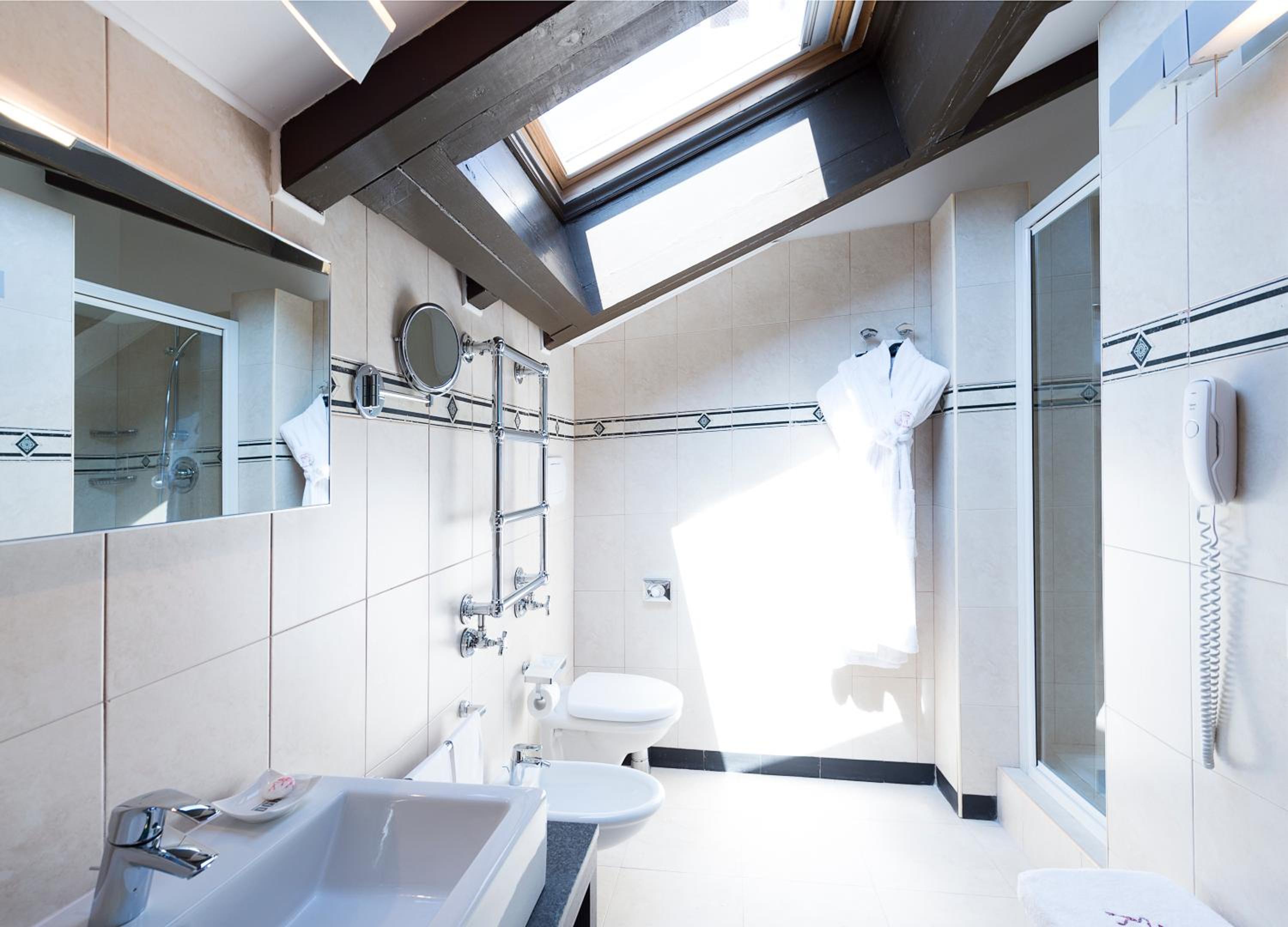 Superior Double or Twin Room - Photo 12