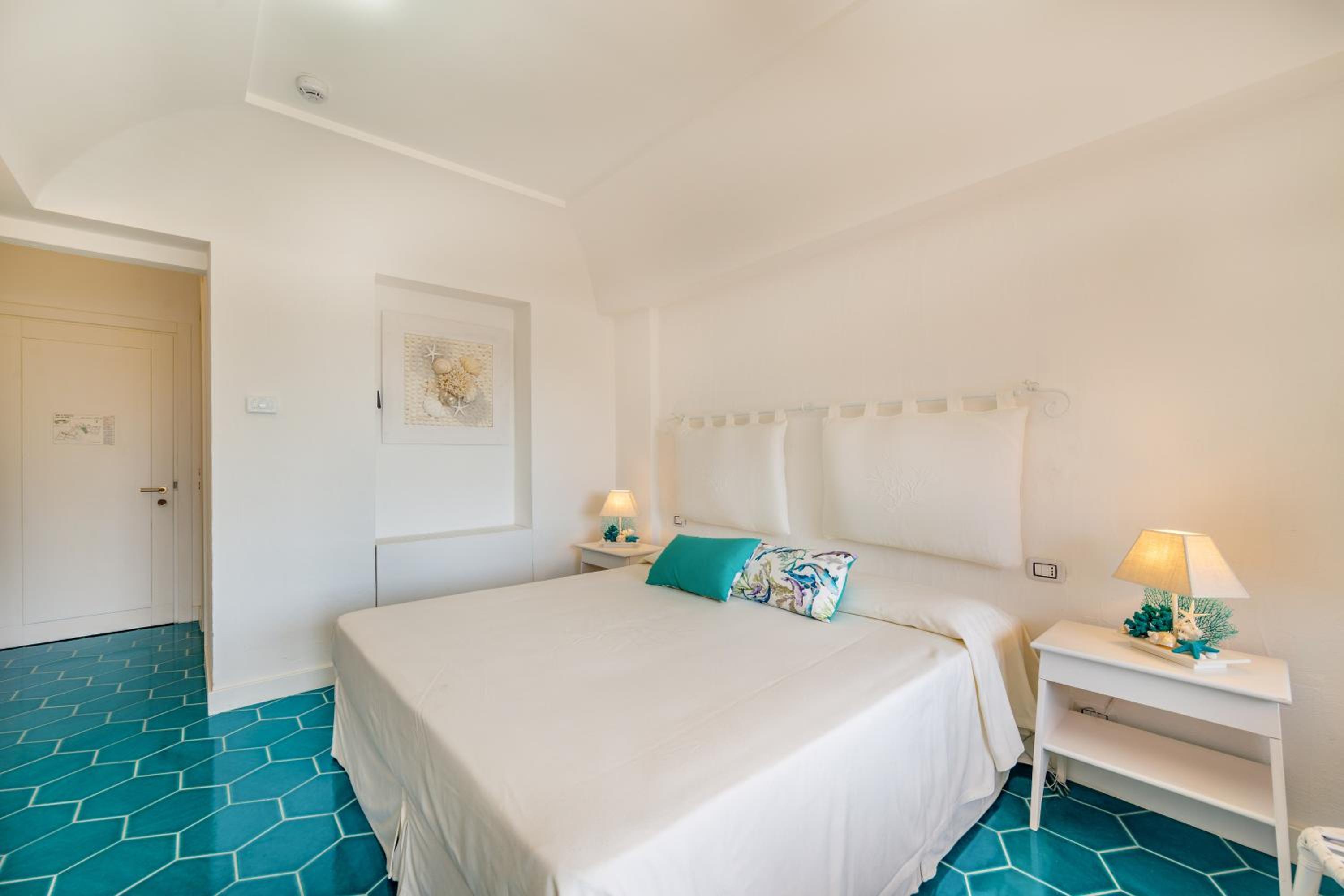 Prestige Double Room with Partial Sea View - Photo 19
