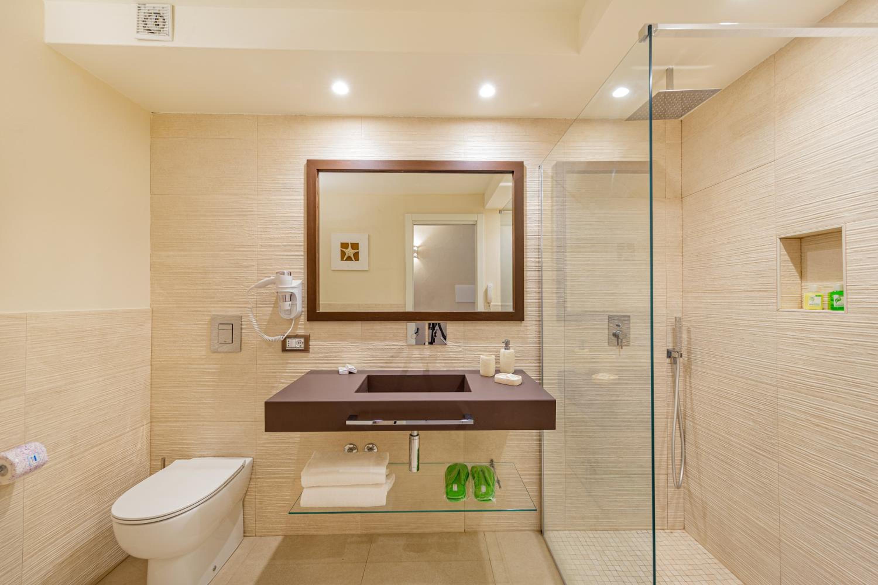 Double Room with Sea View - Photo 13