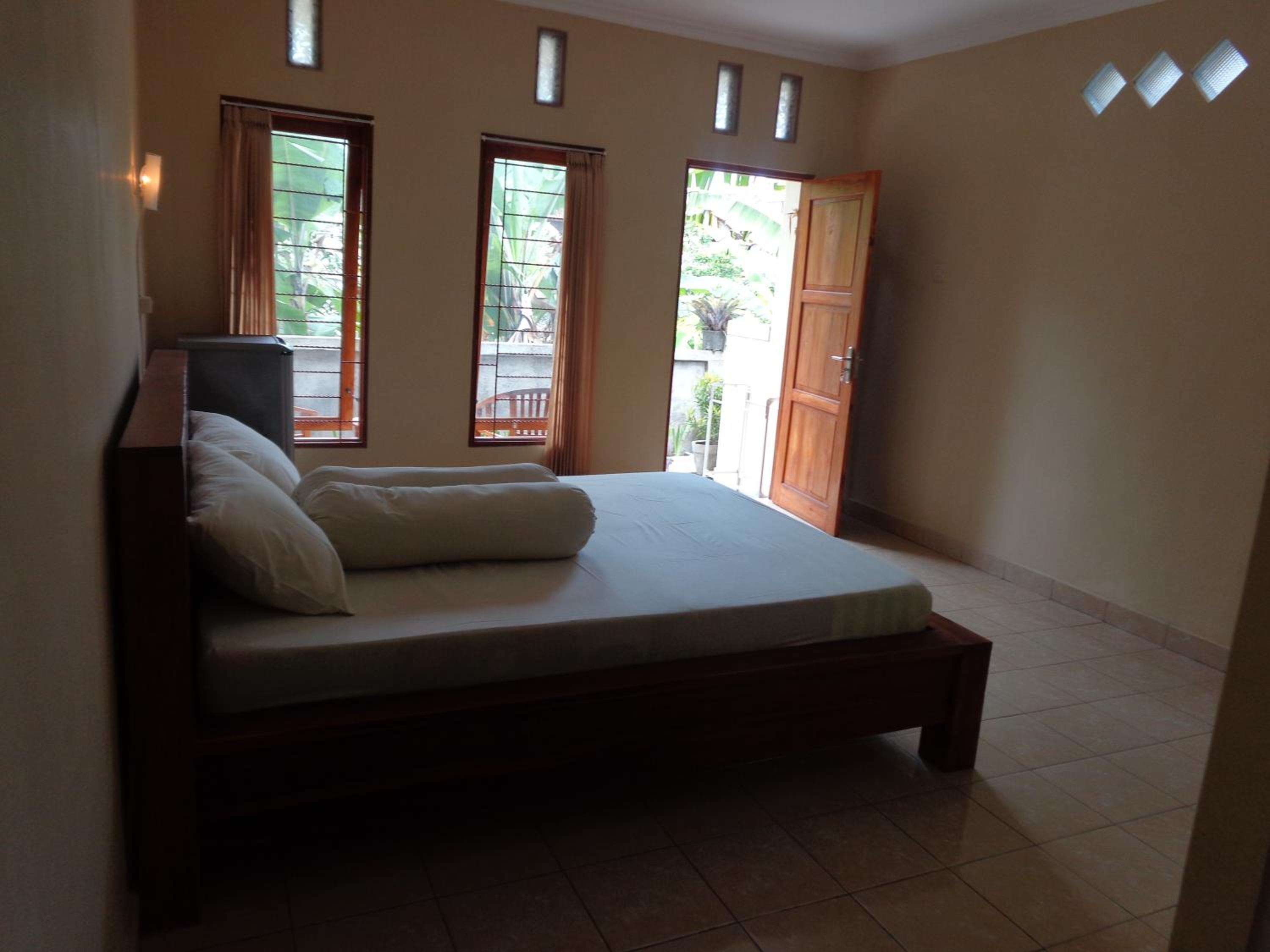 Double Room with Patio - Photo 17