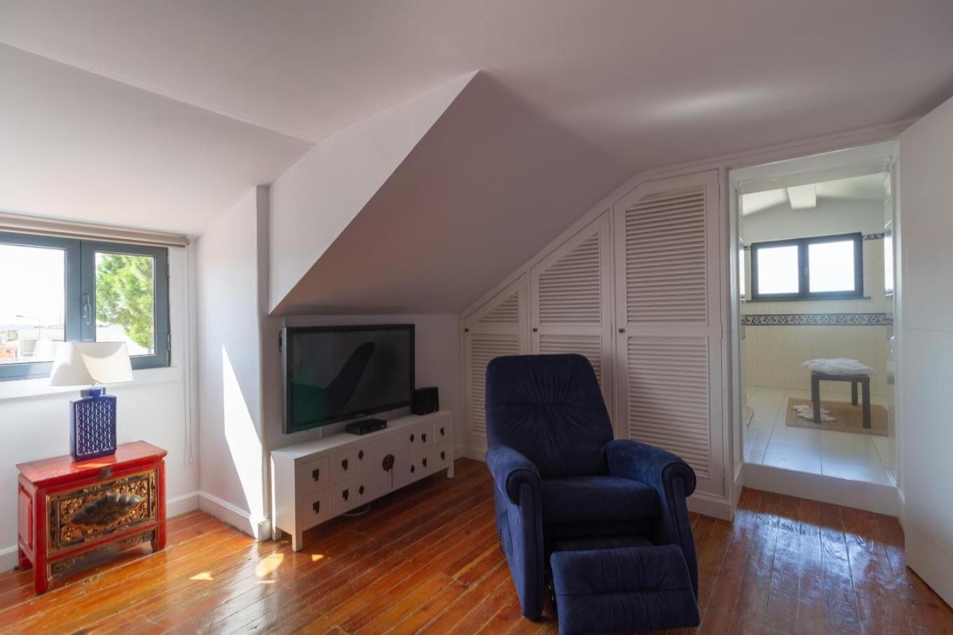 Deluxe Double Room (2 Adults + 1 Child) - Photo 4