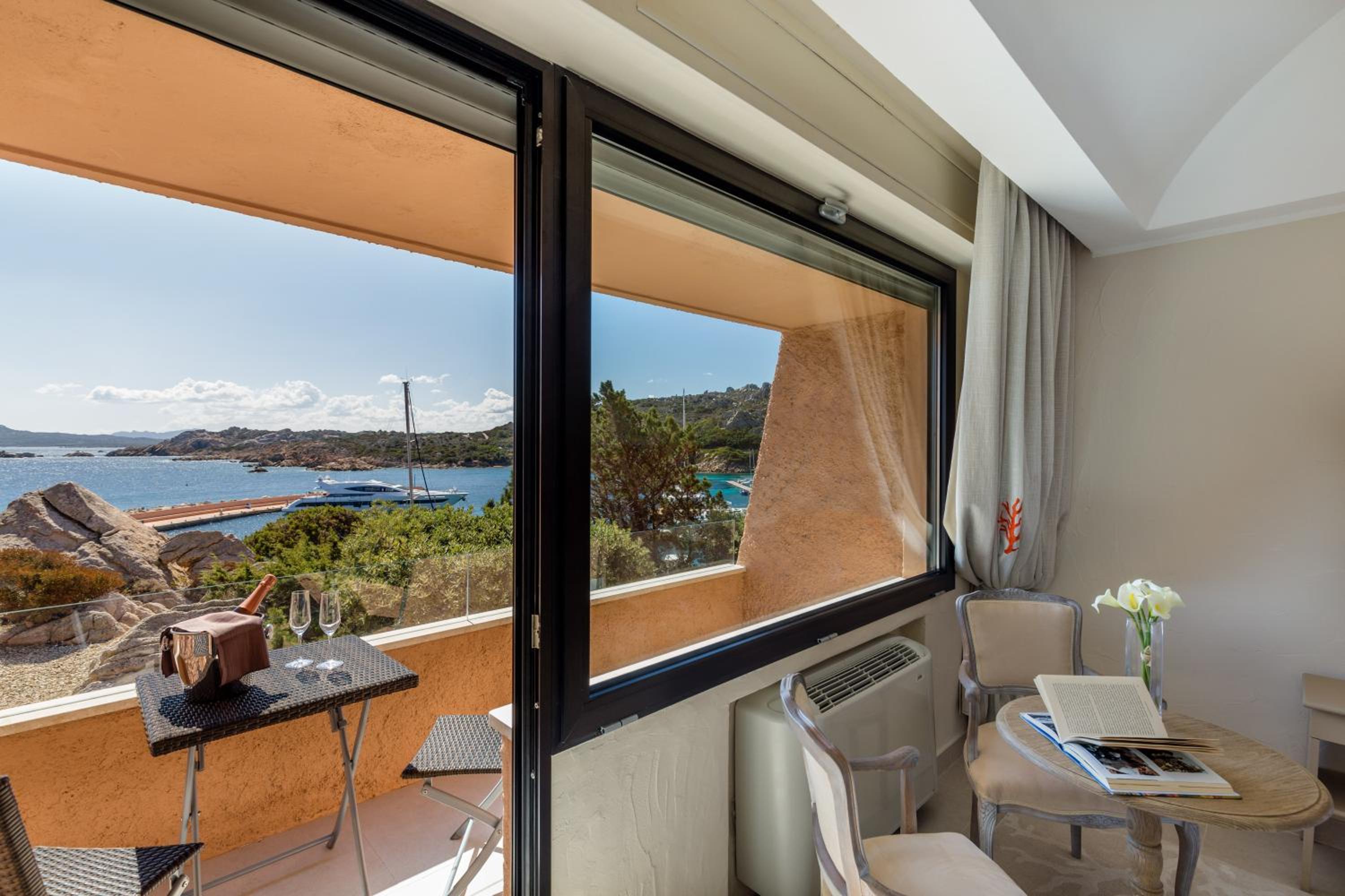 Double Room with Sea View - Photo 6