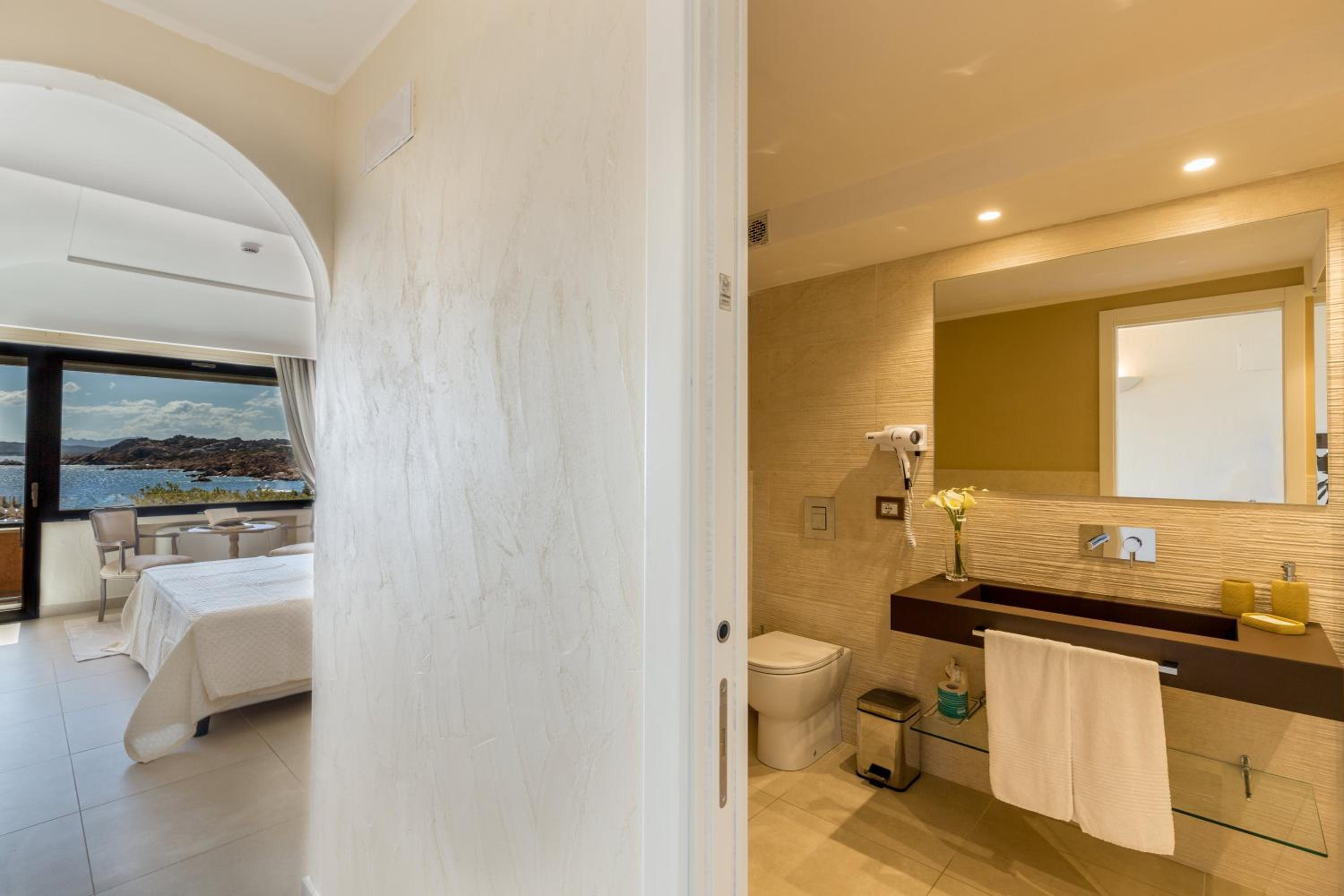 Double Room with Sea View - Photo 11