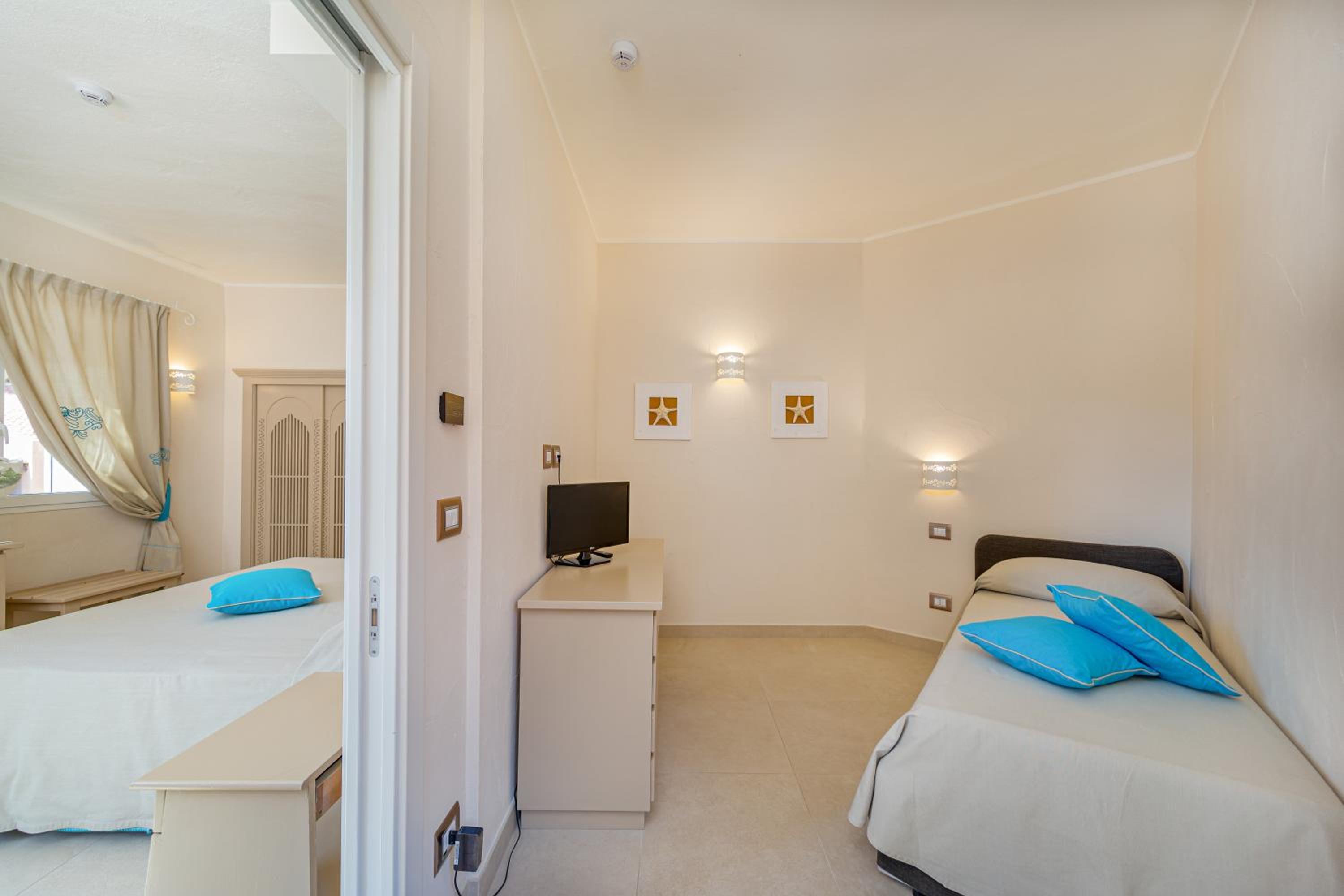 Prestige Two Bedroom Family Room with Partial Sea View - Photo 2