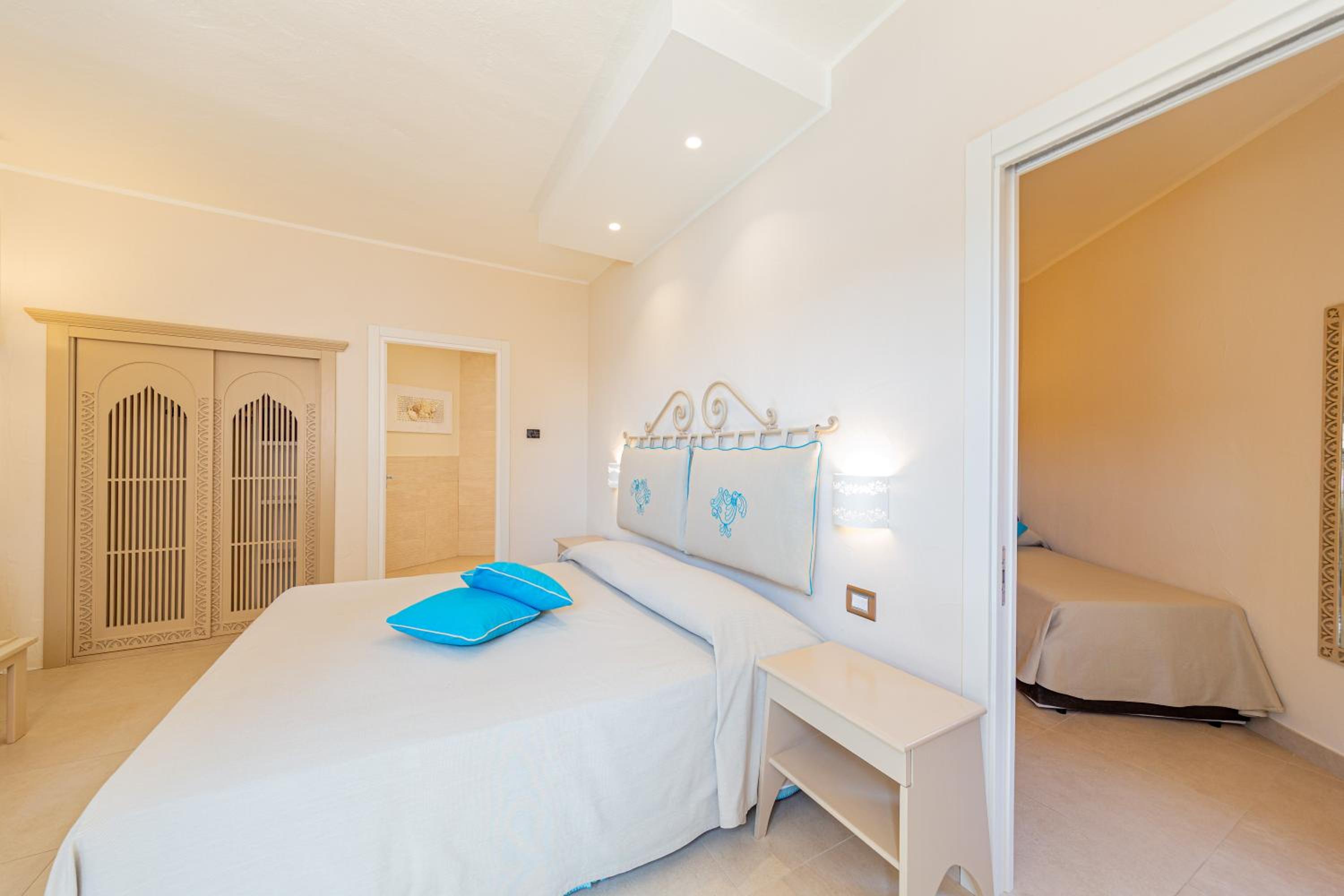 Prestige Two Bedroom Family Room with Partial Sea View - Photo 5