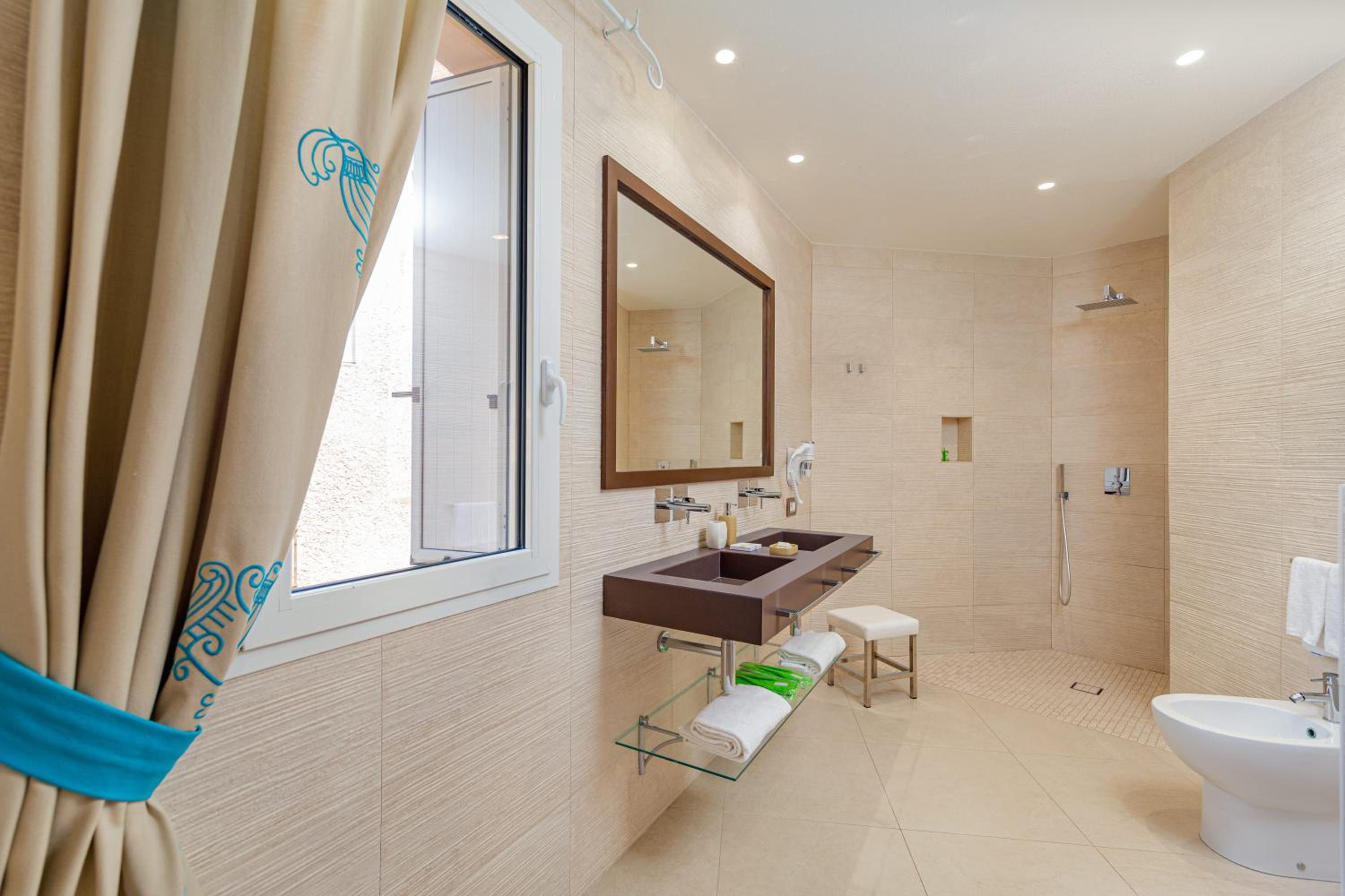 Prestige Two Bedroom Family Room with Partial Sea View - Photo 11