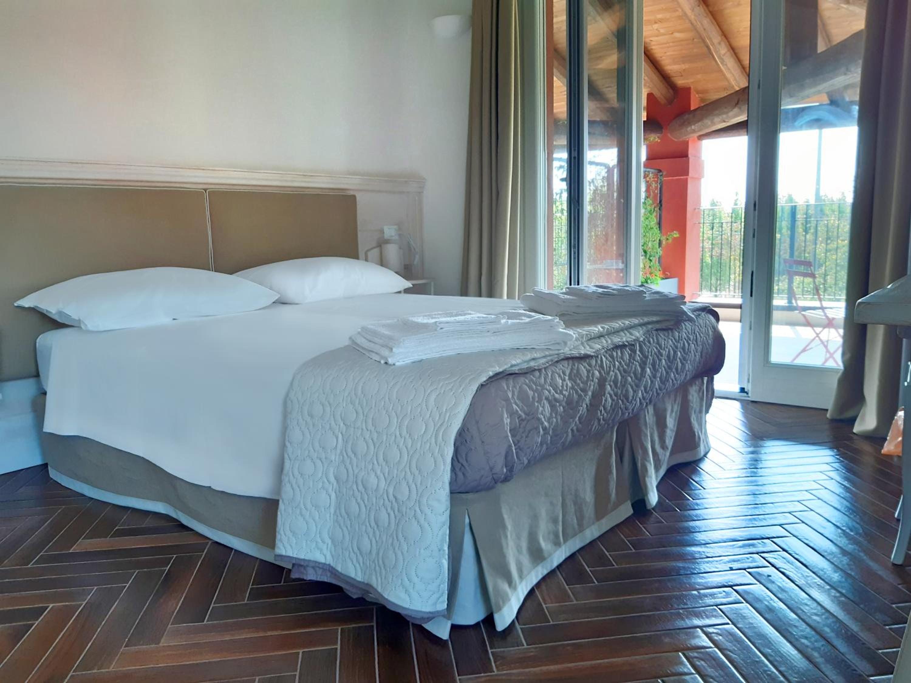 Double or Twin Room with Private Bathroom photo 3