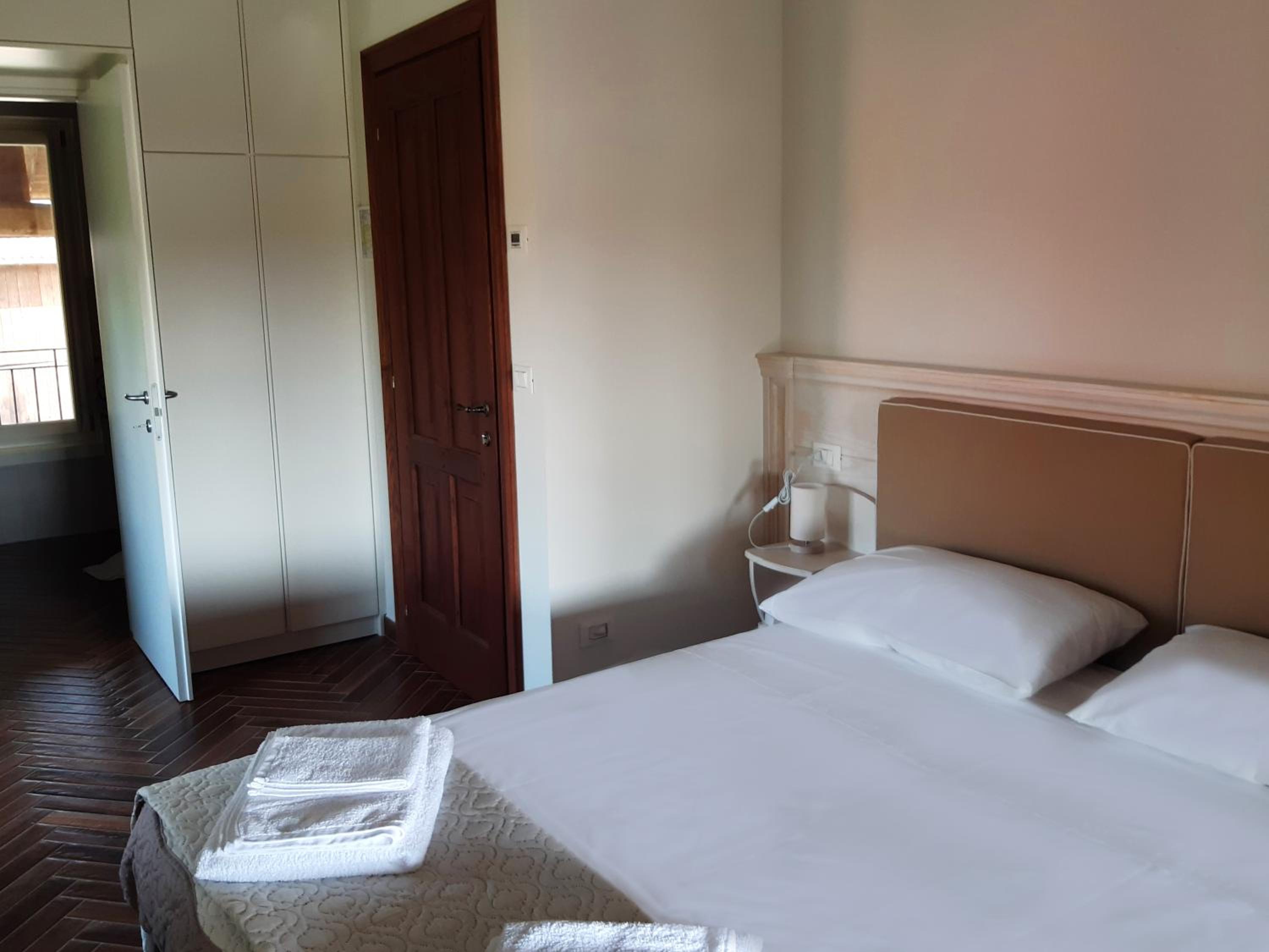 Double or Twin Room with Private Bathroom photo 2