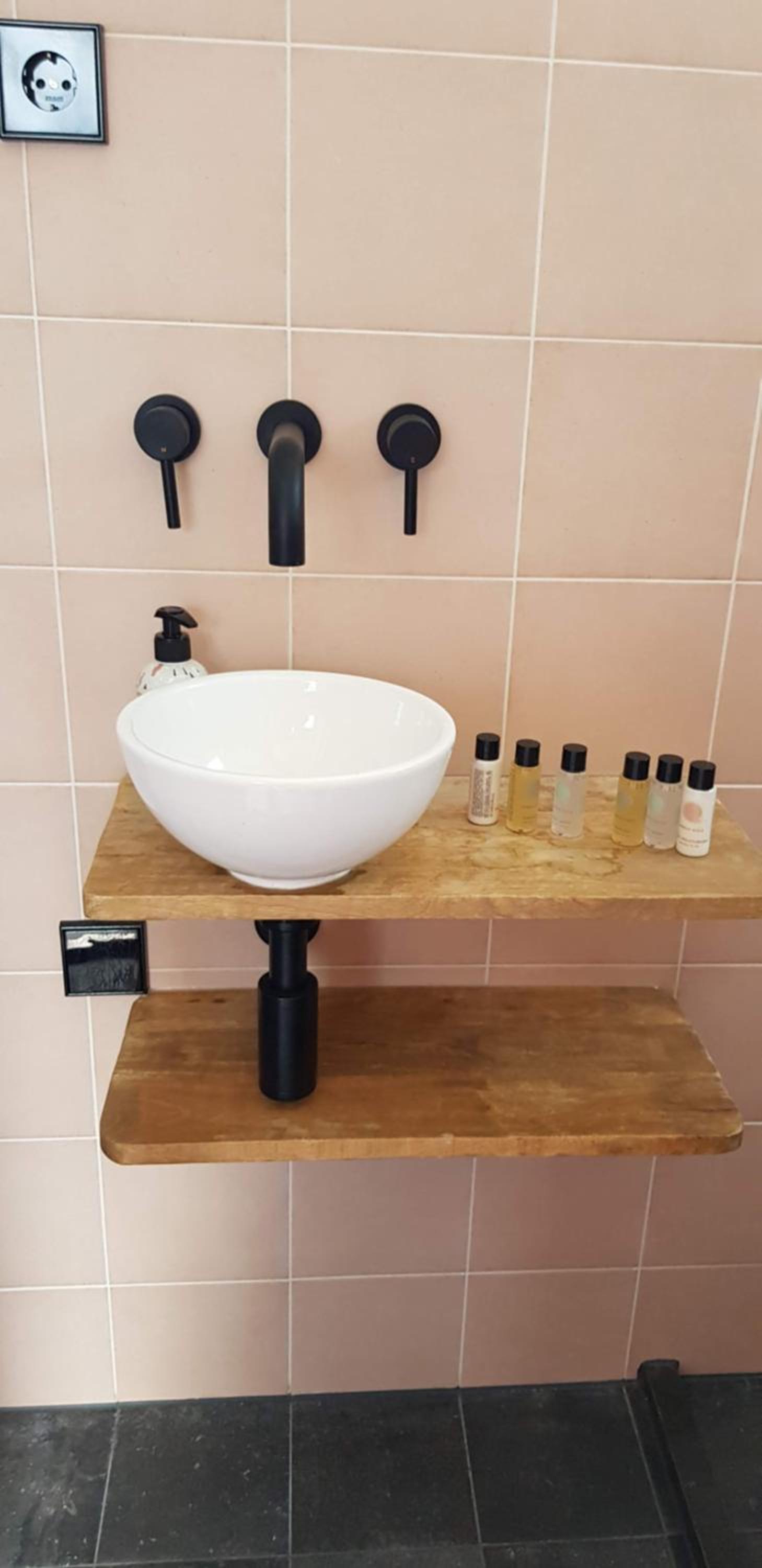 Apartment with Shower - Photo 7