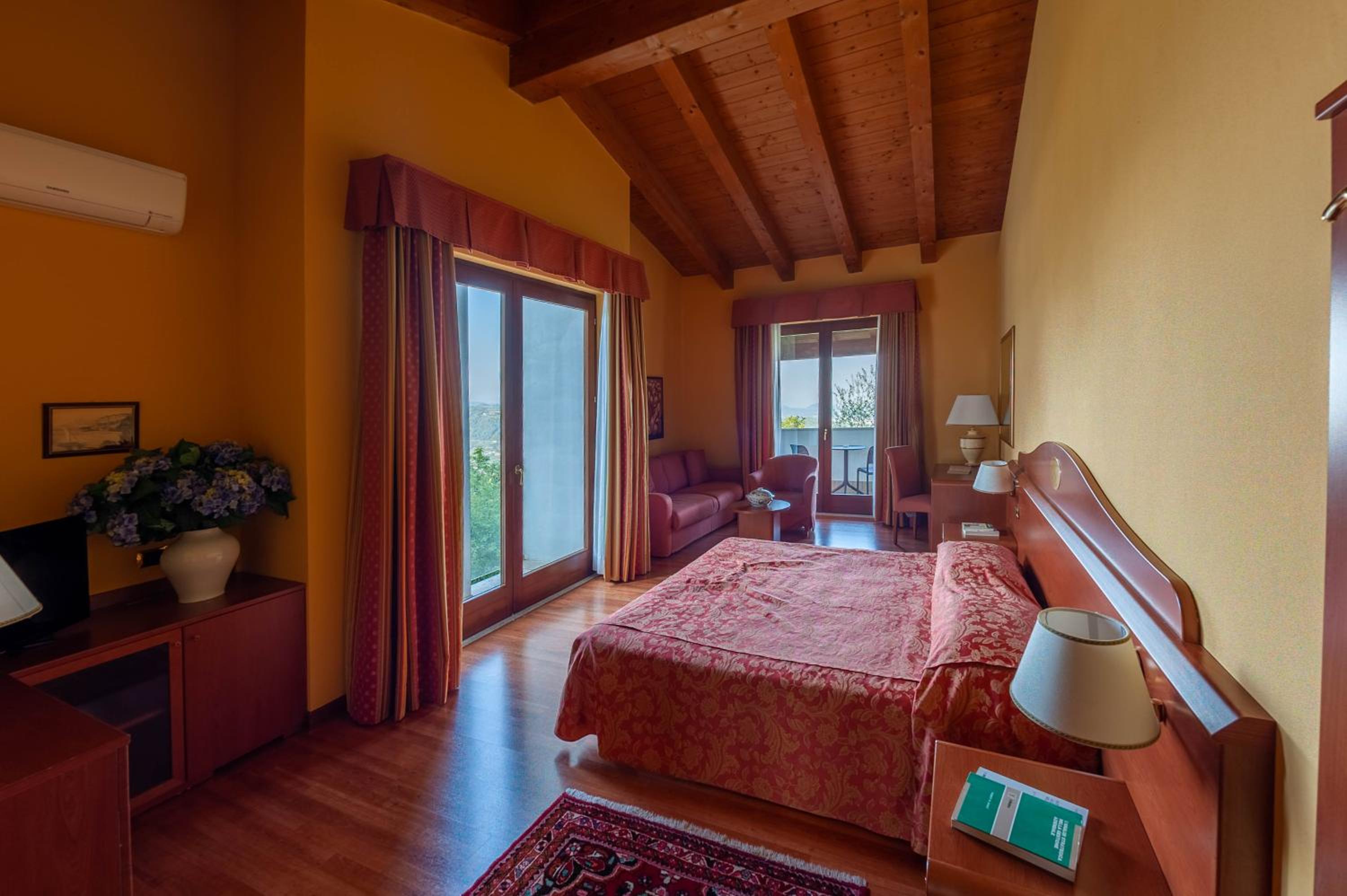 Double or Twin Room with City View photo 2
