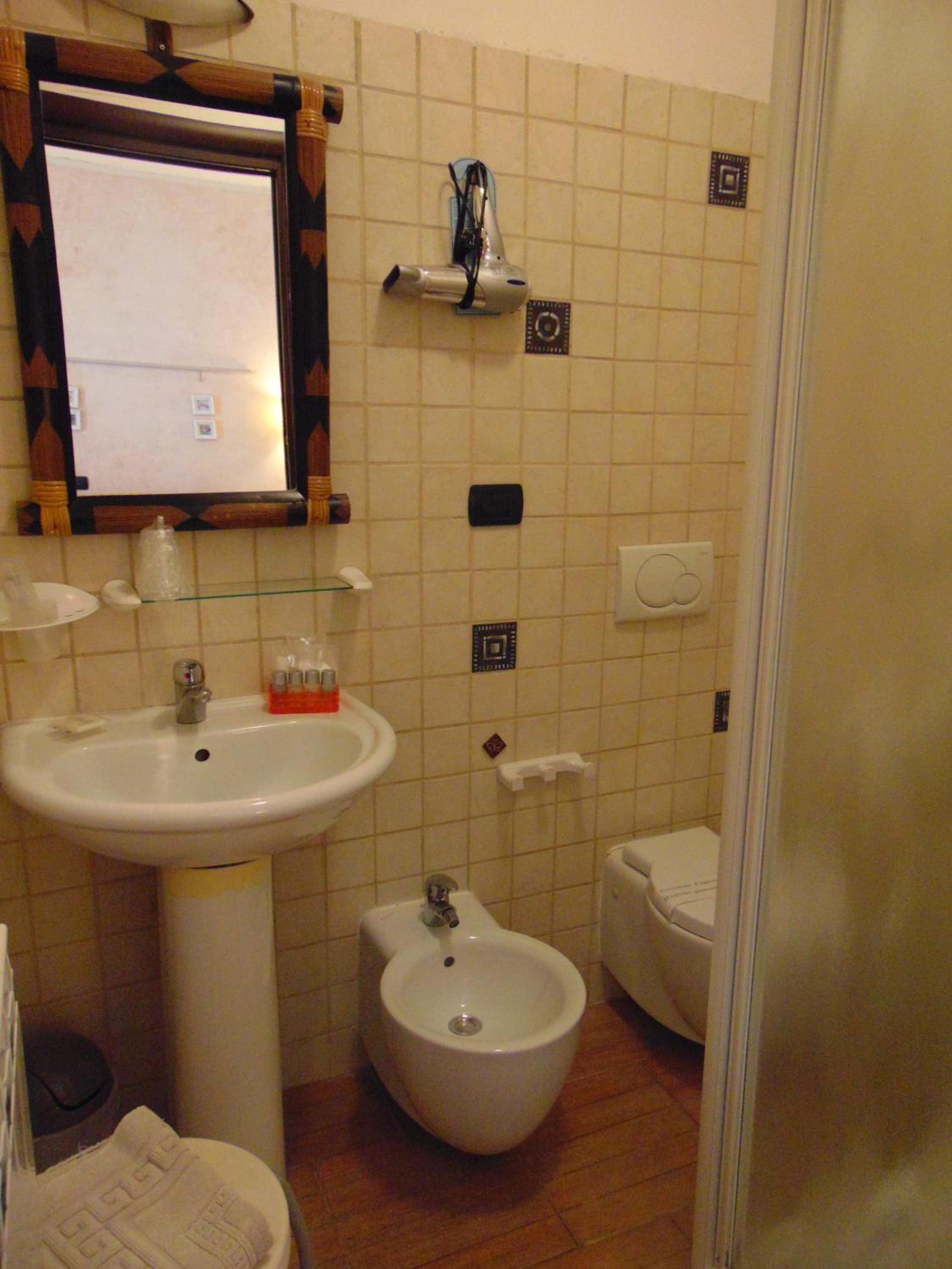 Double or Twin Room - Photo 2