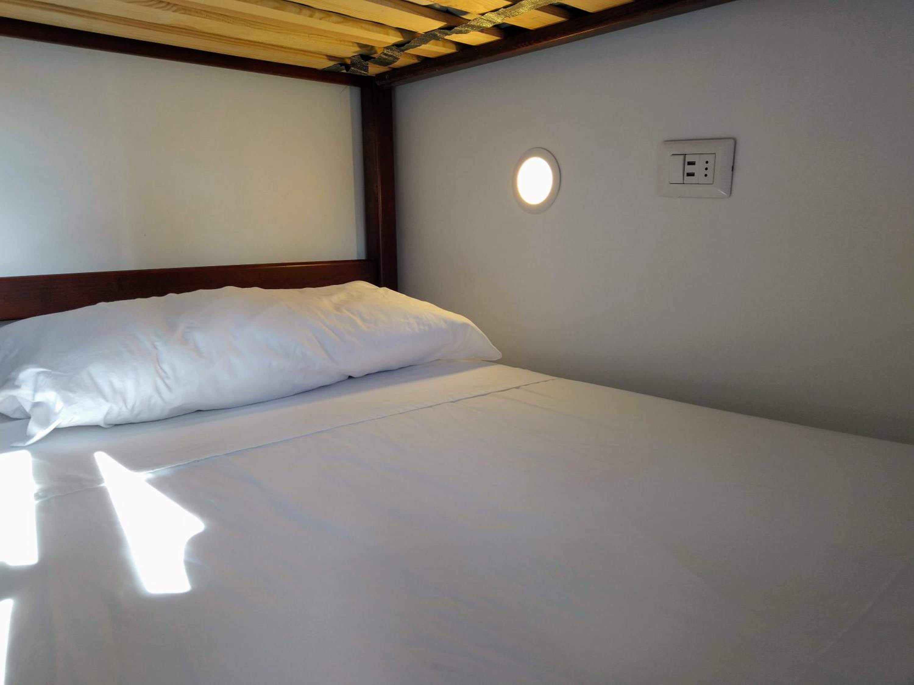 Bed in 6-Bed Dormitory Room photo 1