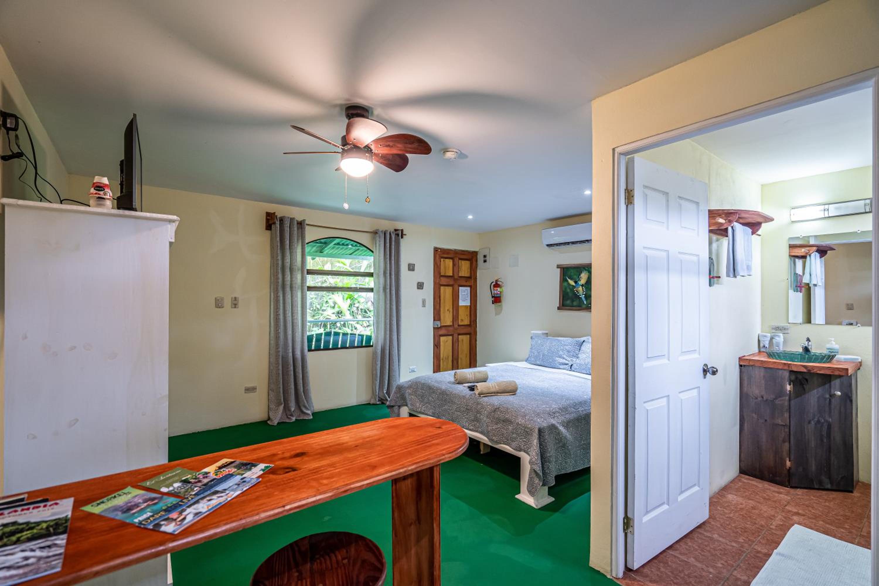 Deluxe Double Room with Bath photo 2