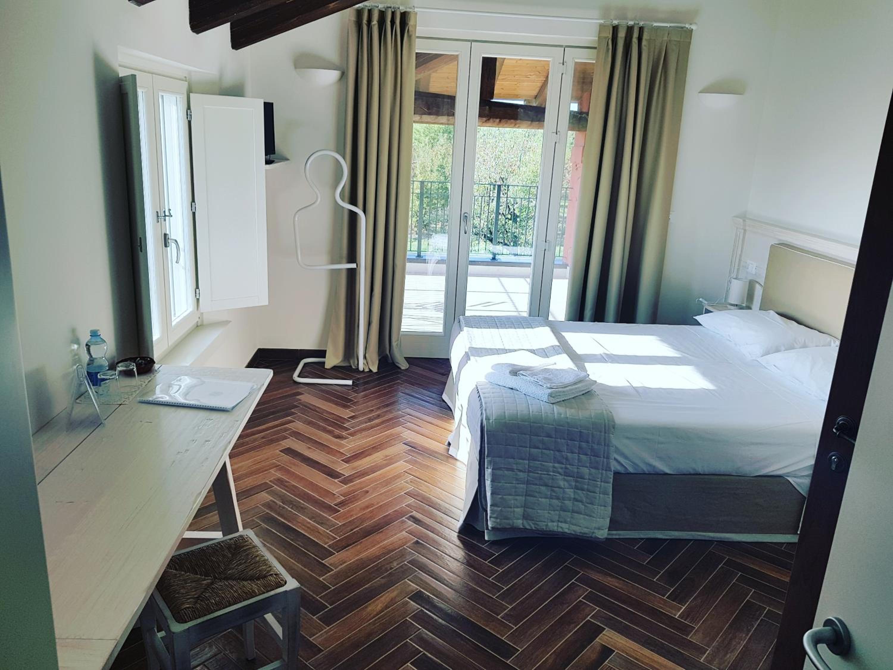 Double or Twin Room with Private Bathroom photo 3