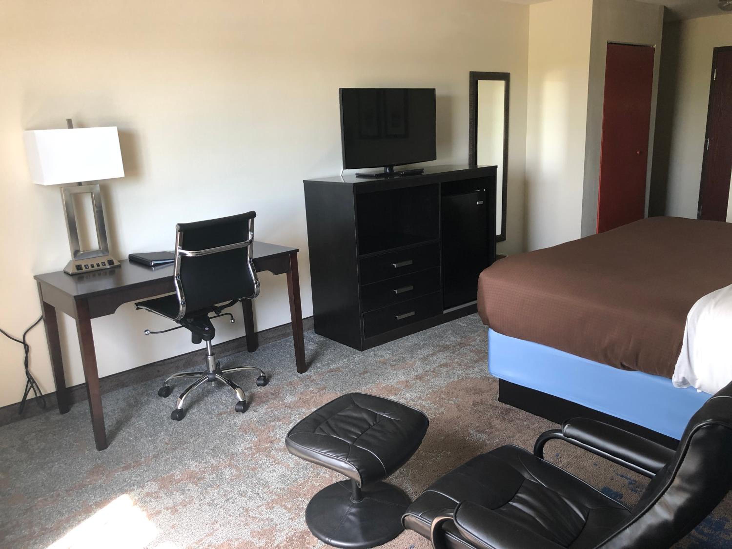 1 King Bed, Junior Studio Suite, Non Smoking - Photo 3