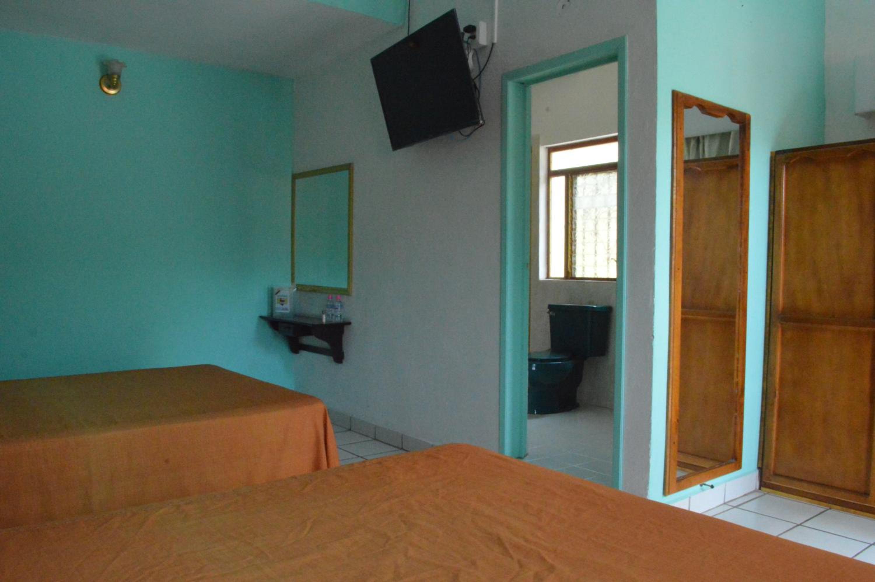 Economy Twin Room photo 3