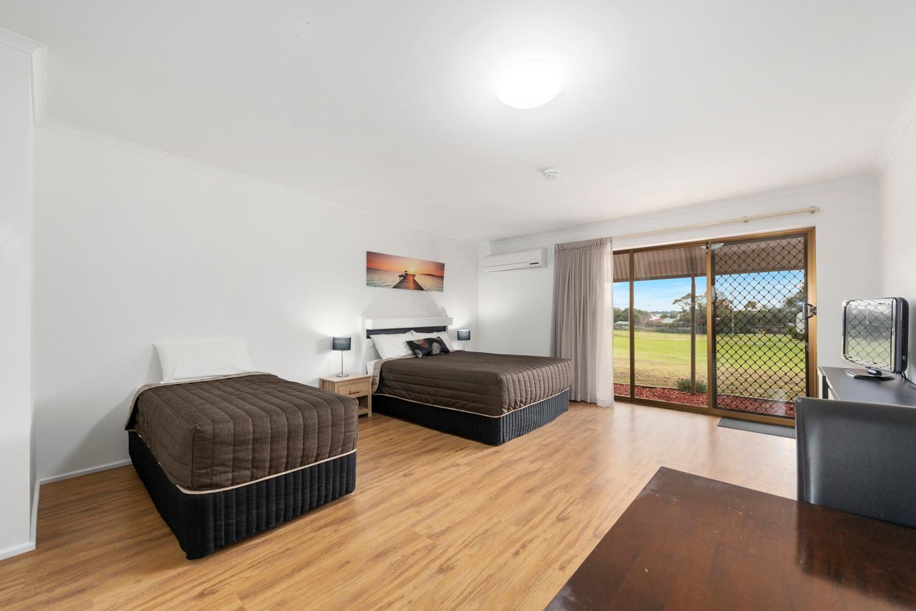 Standard One-Bedroom Unit photo 3