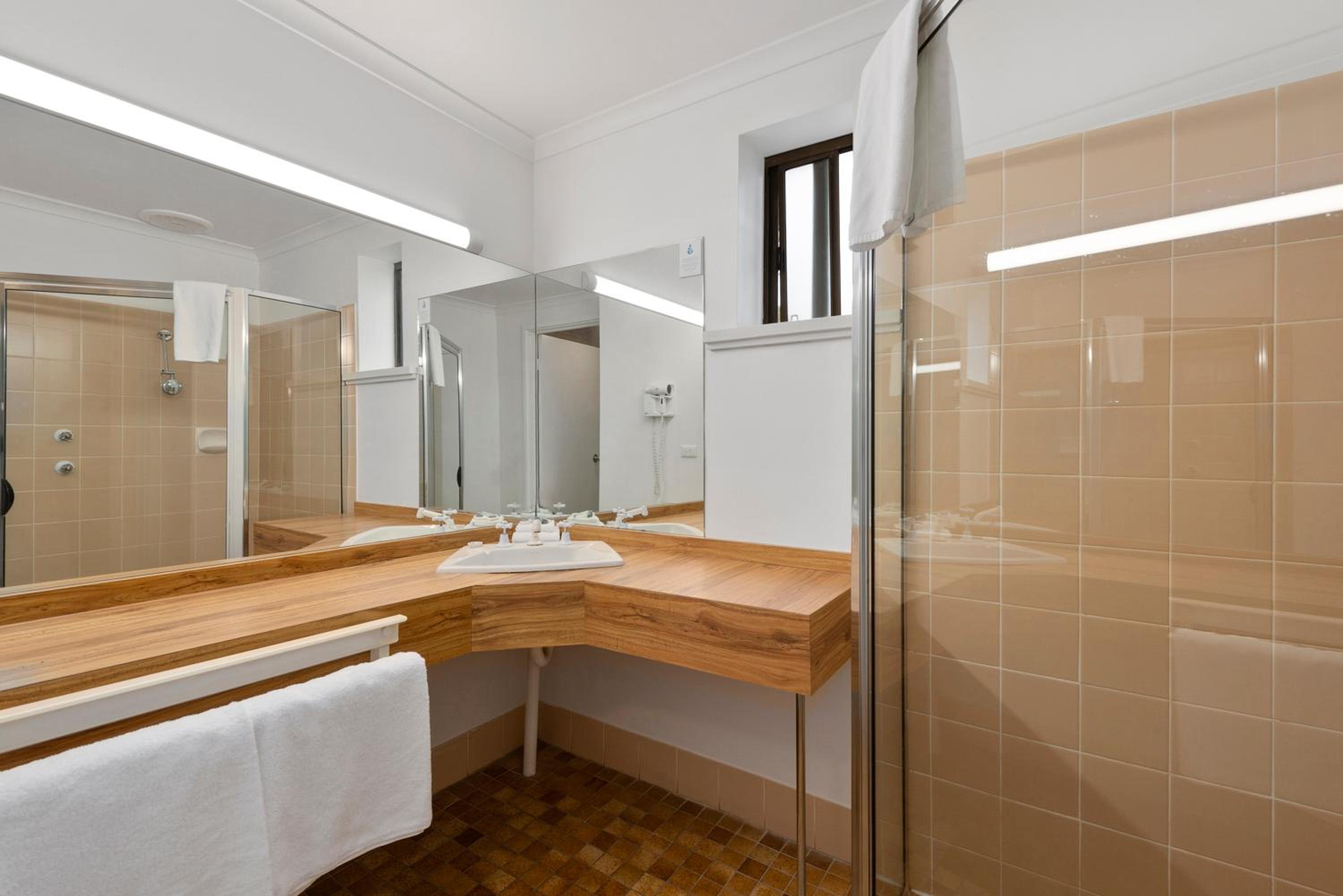 Standard One-Bedroom Unit photo 2