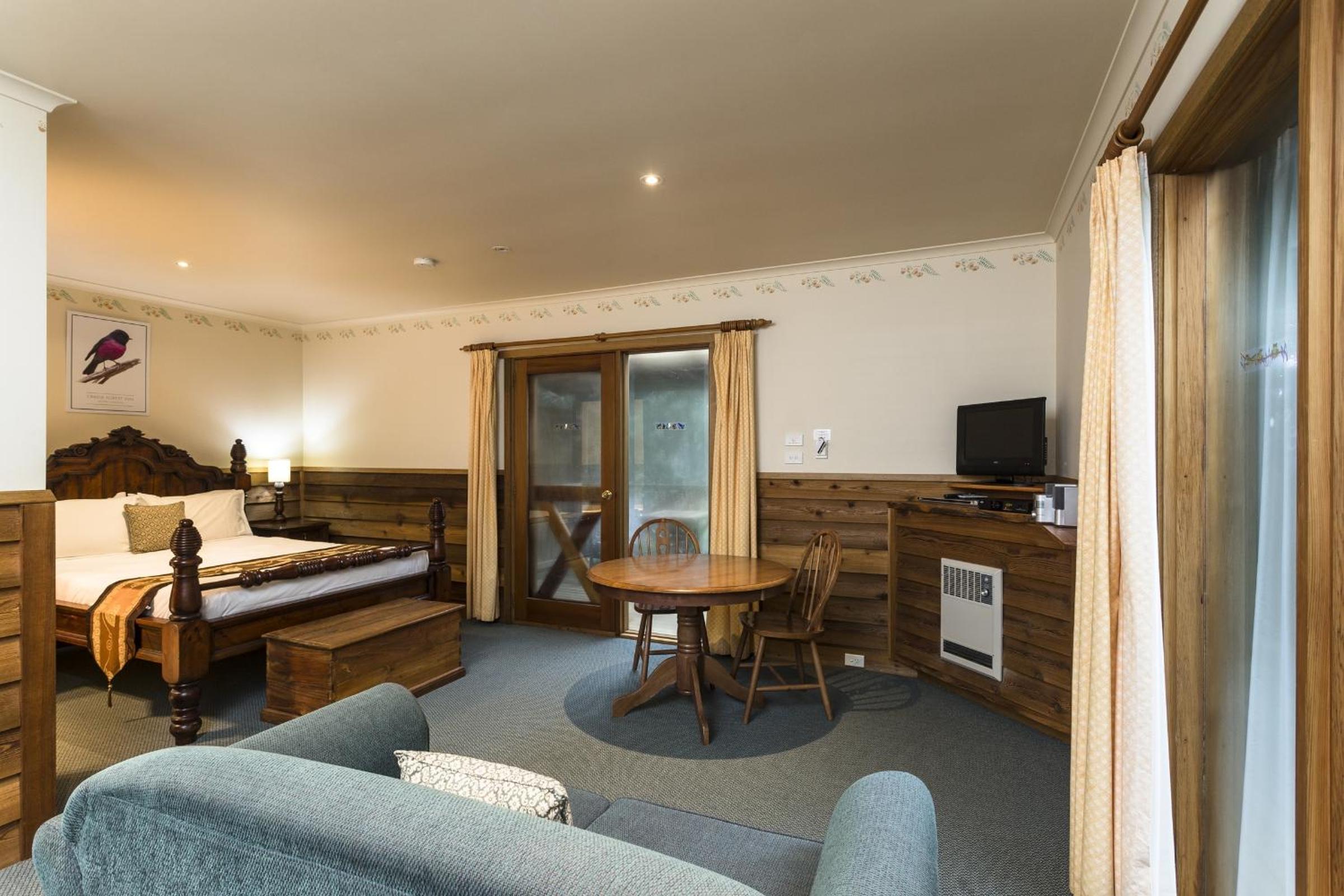 Deluxe Suite with Spa Bath