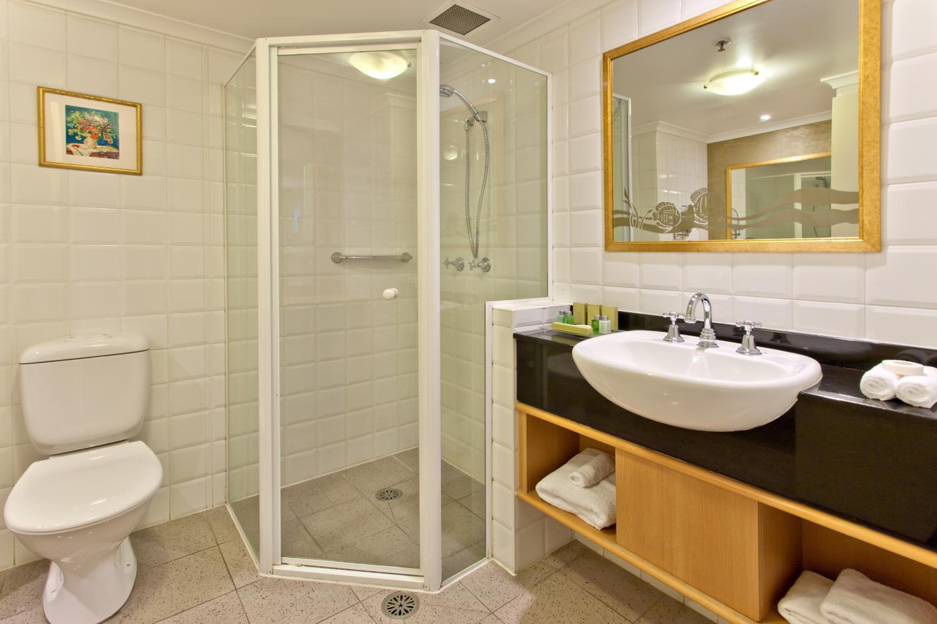 Economy Twin Room thumbnail 6