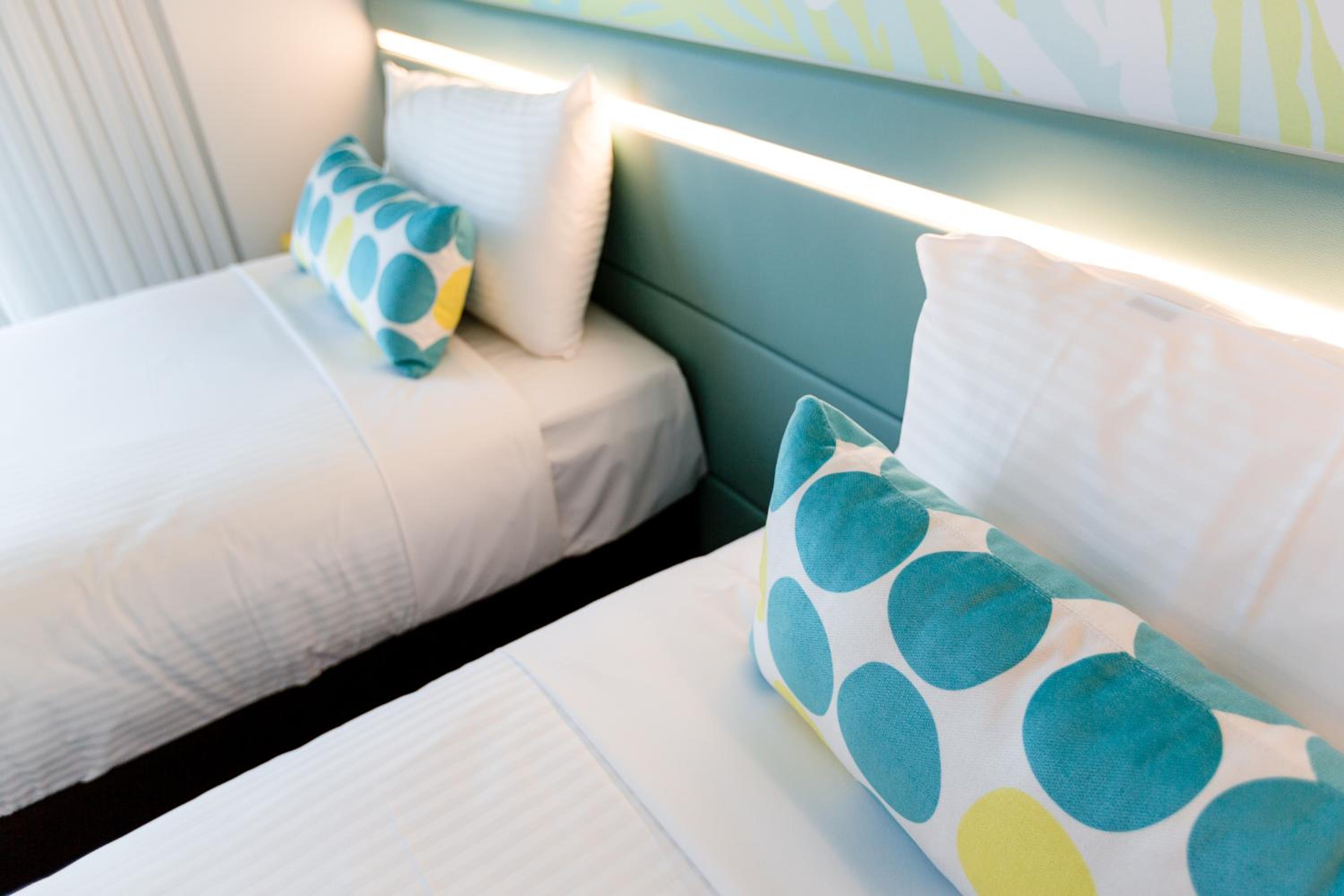 Standard Room with 2 Single Beds thumbnail 6