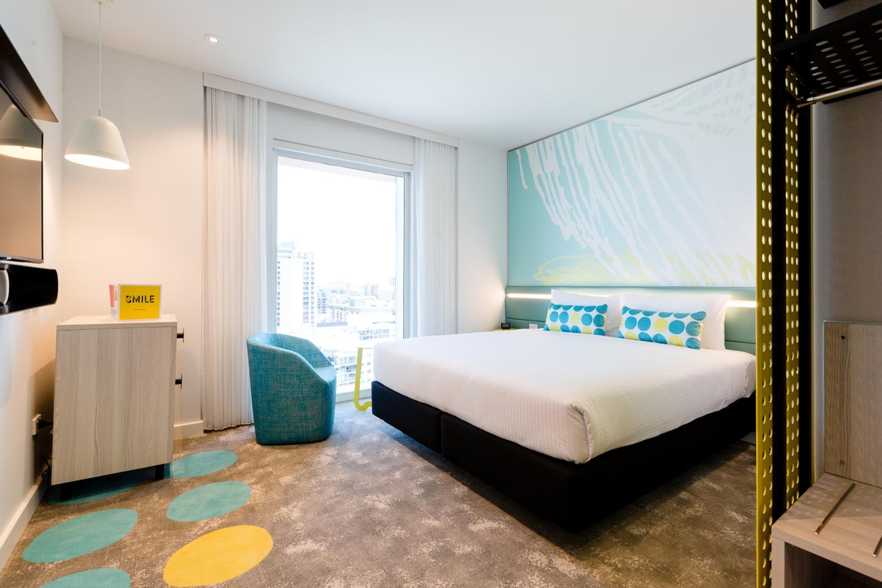 Superior King Room with City View