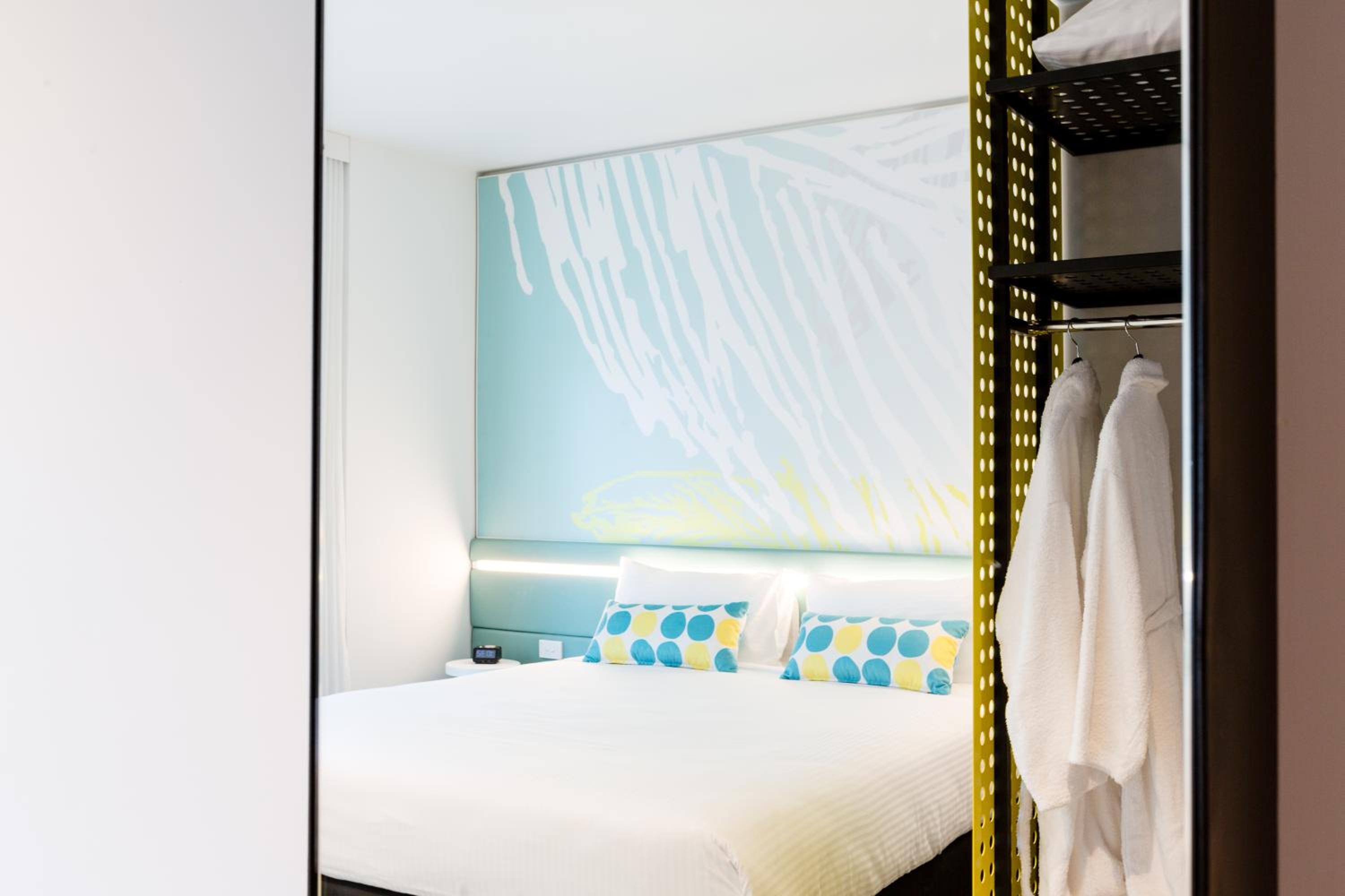 Superior King Room with City View