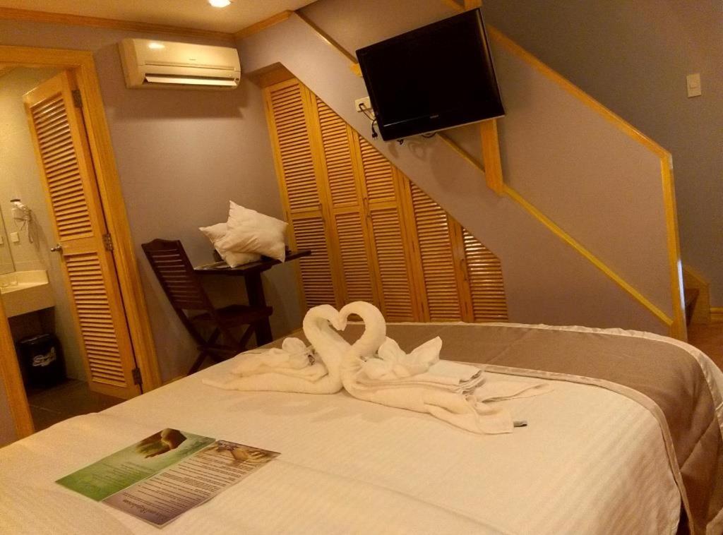 Two-Bedroom Suite - Photo 2