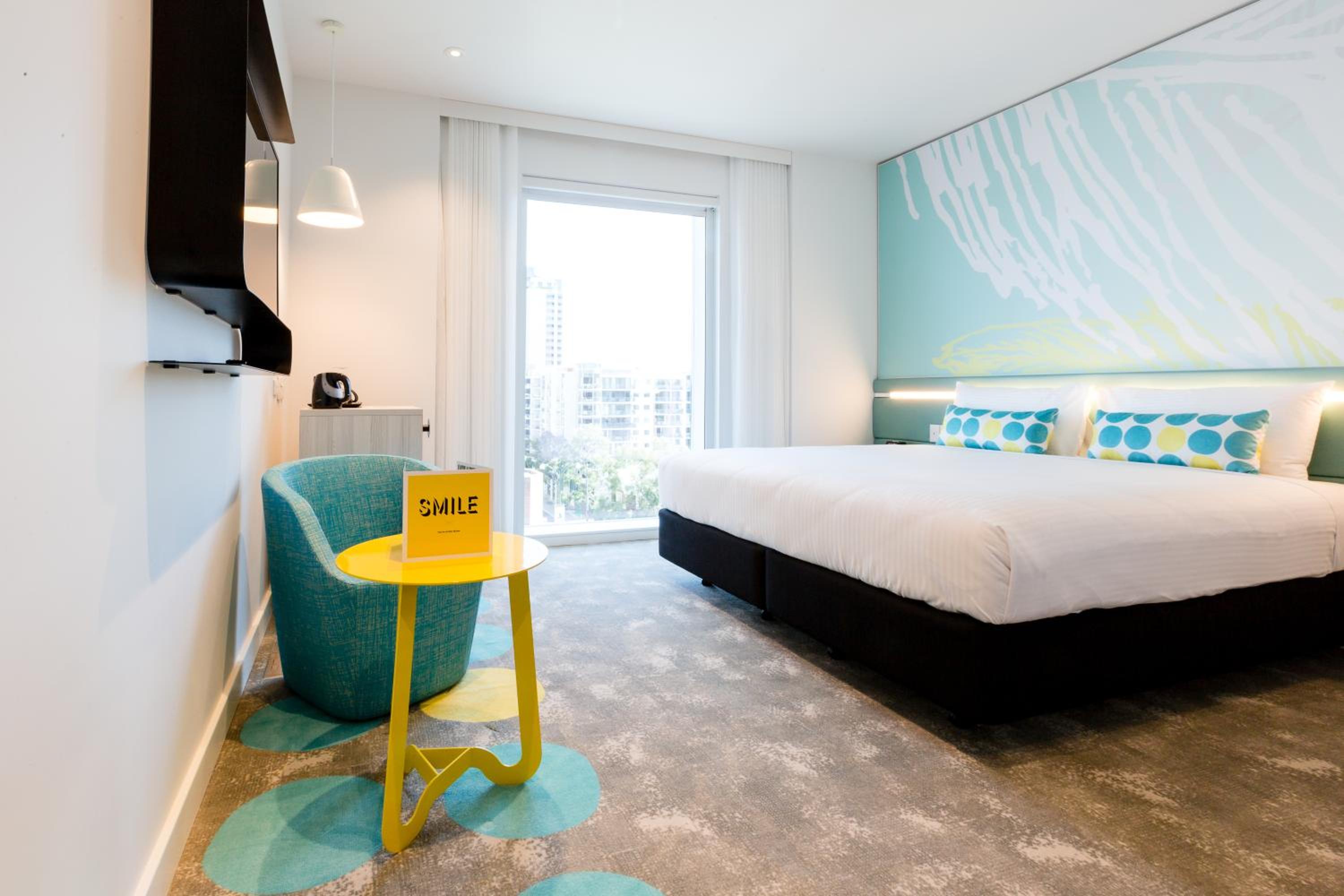 Standard King Room thumbnail 5