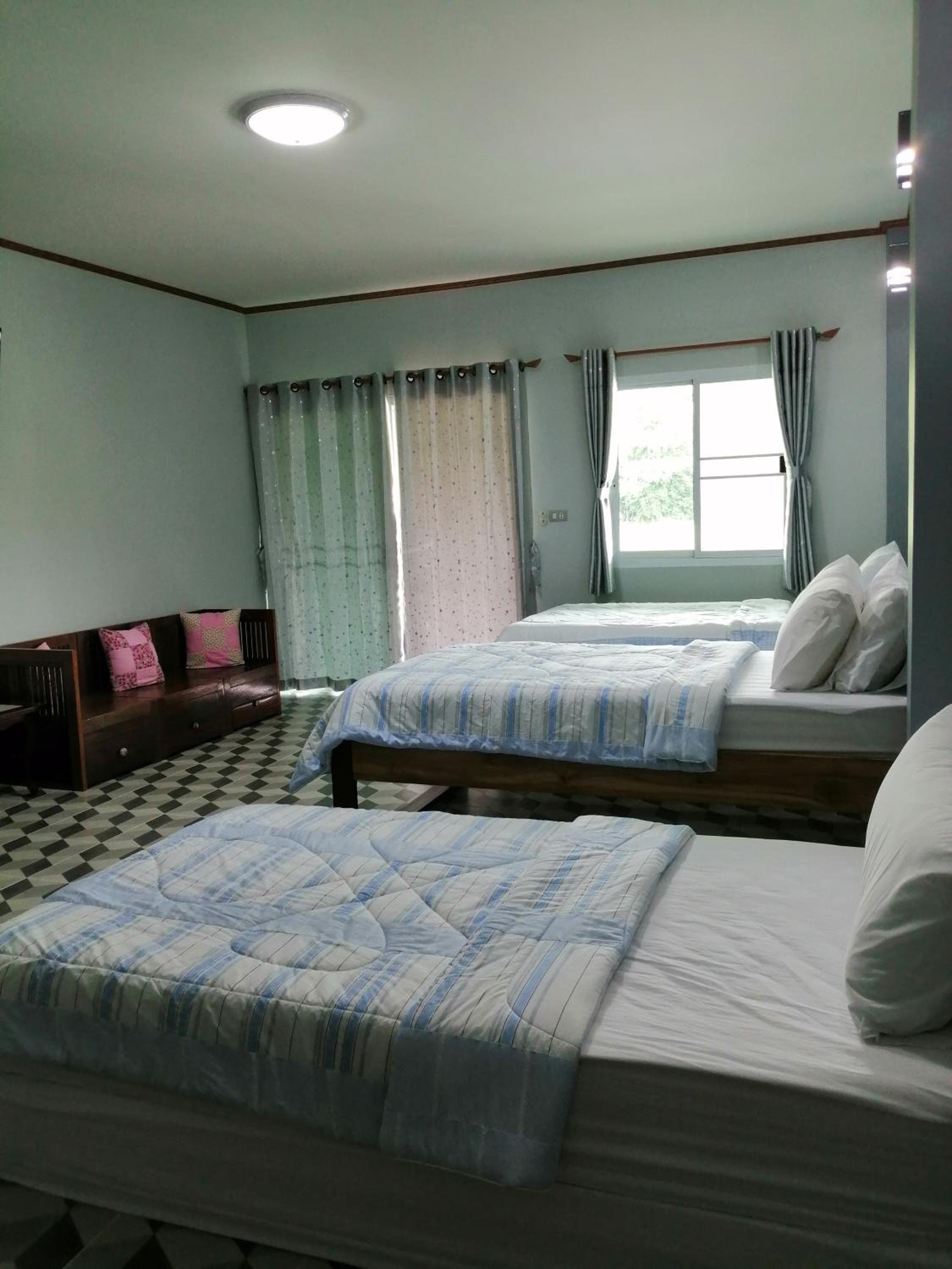 King Room with Roll-In Shower - Disability Access - Photo 3