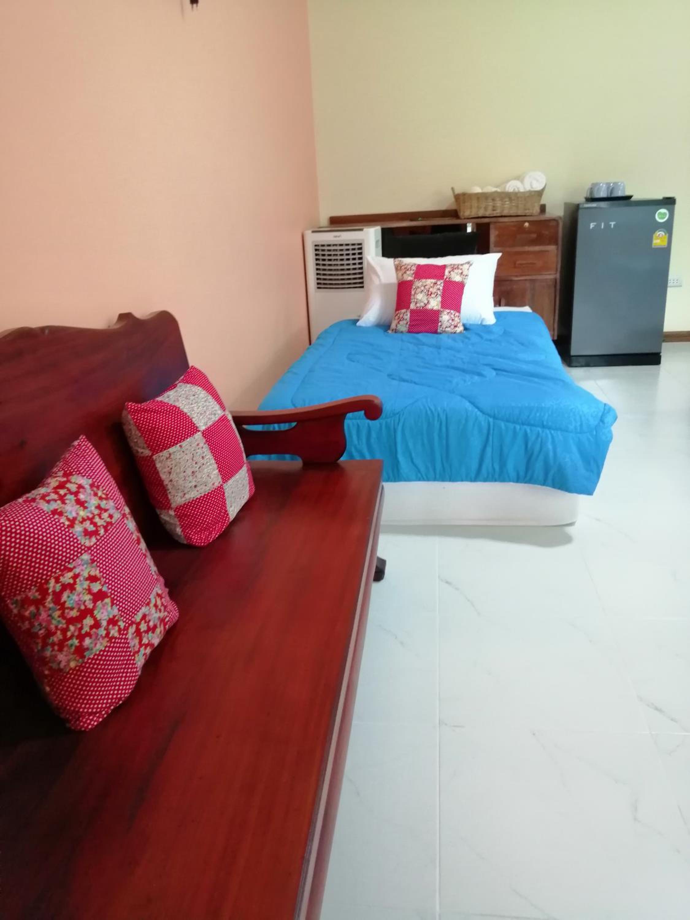King Room with Roll-In Shower - Disability Access - Photo 6