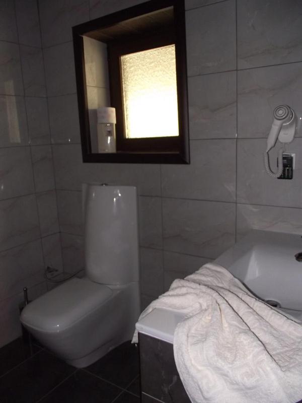 Standard Double Room - Photo 11