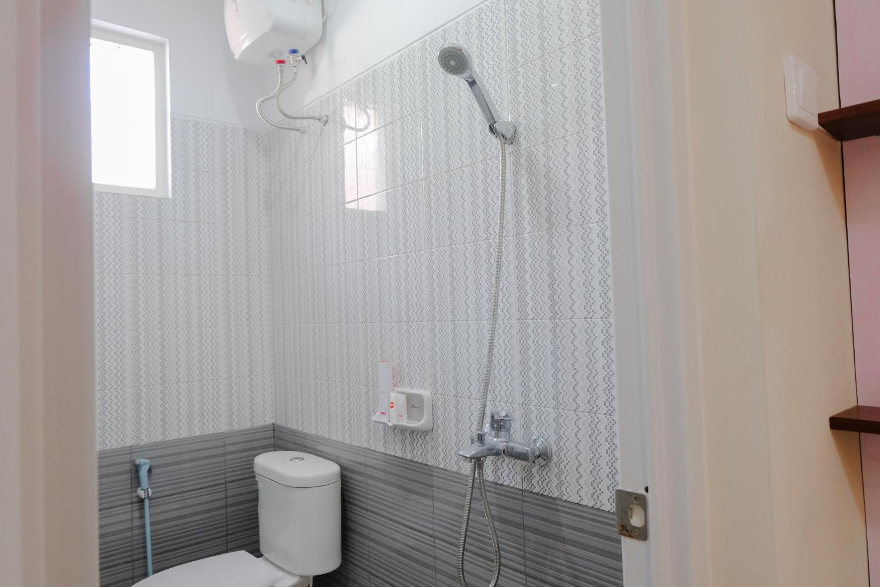 Standard Double Room - Photo 3