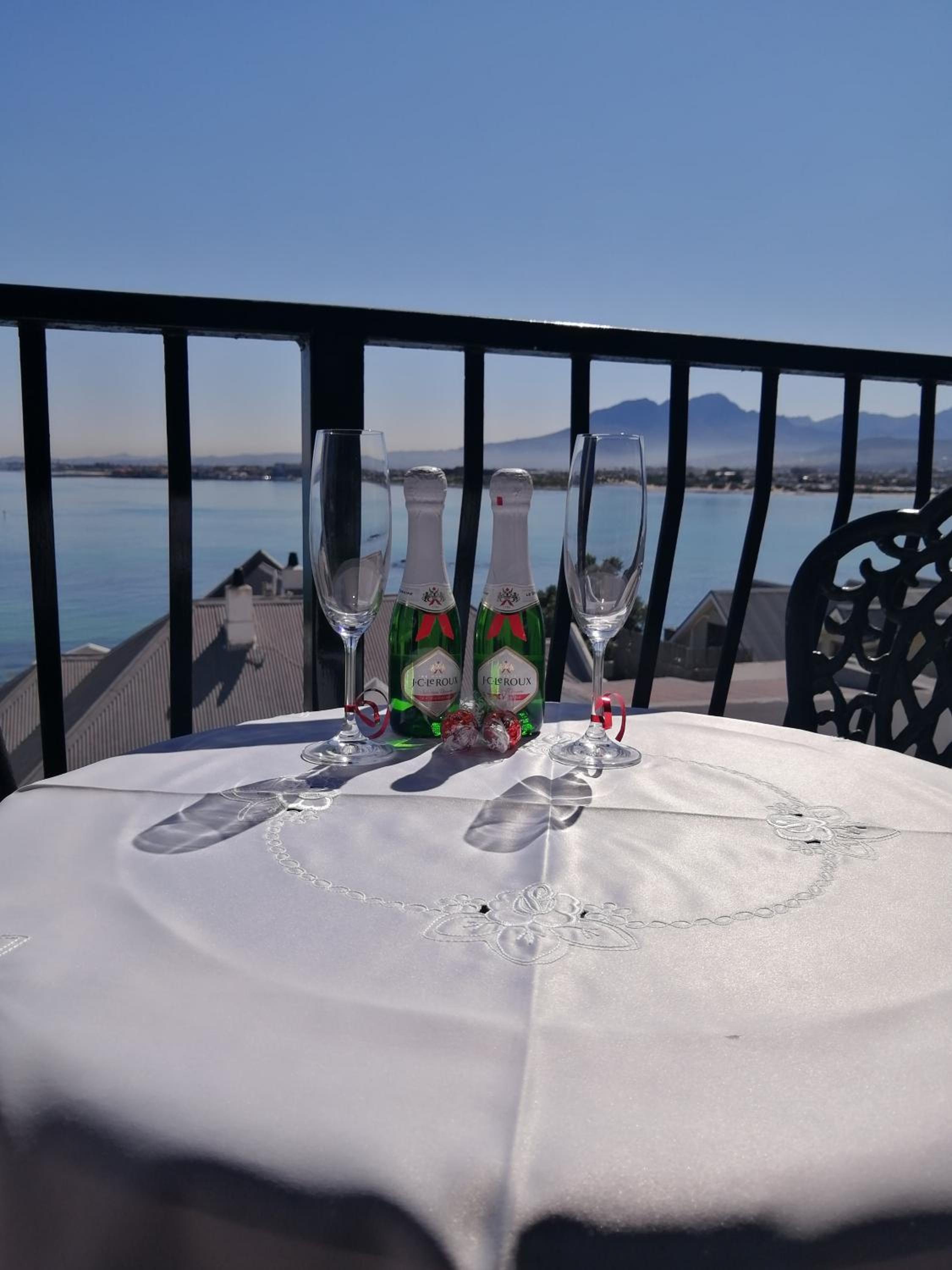 Double Room with Sea View - Photo 6