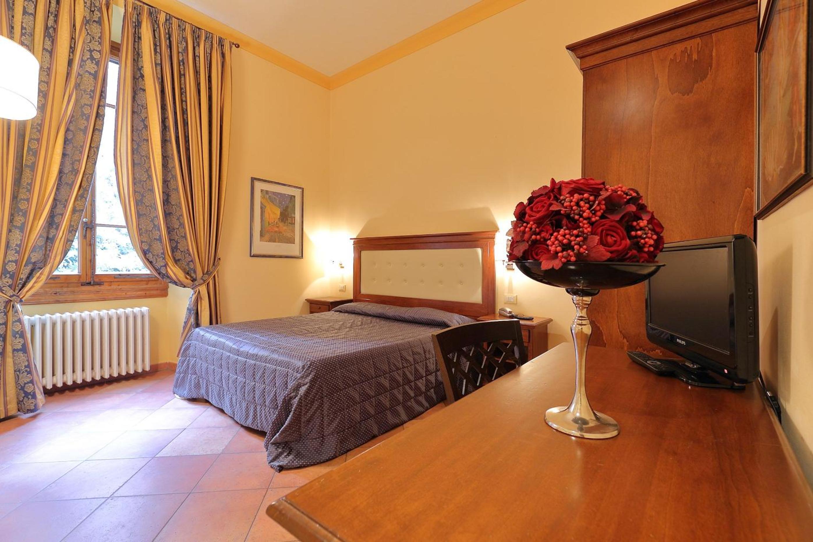 Double Room thumbnail 5
