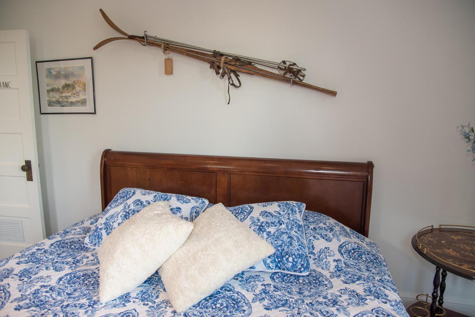 Three-Bedroom Apartment - Photo 4